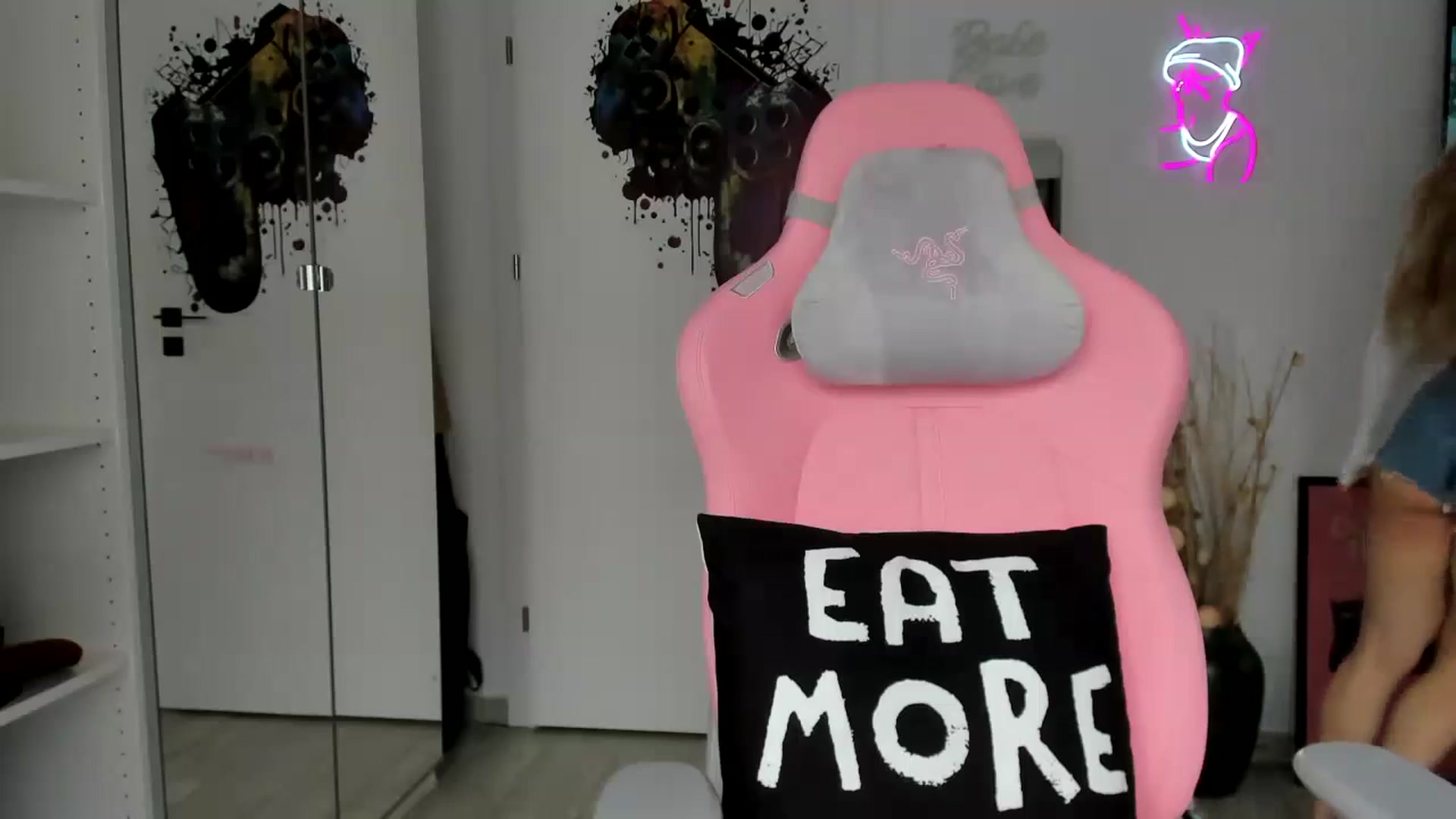 Gallery image thumbnail from Stepsister99's myfreecams stream on, 02/25/2025, 12:05 image 17 of 20