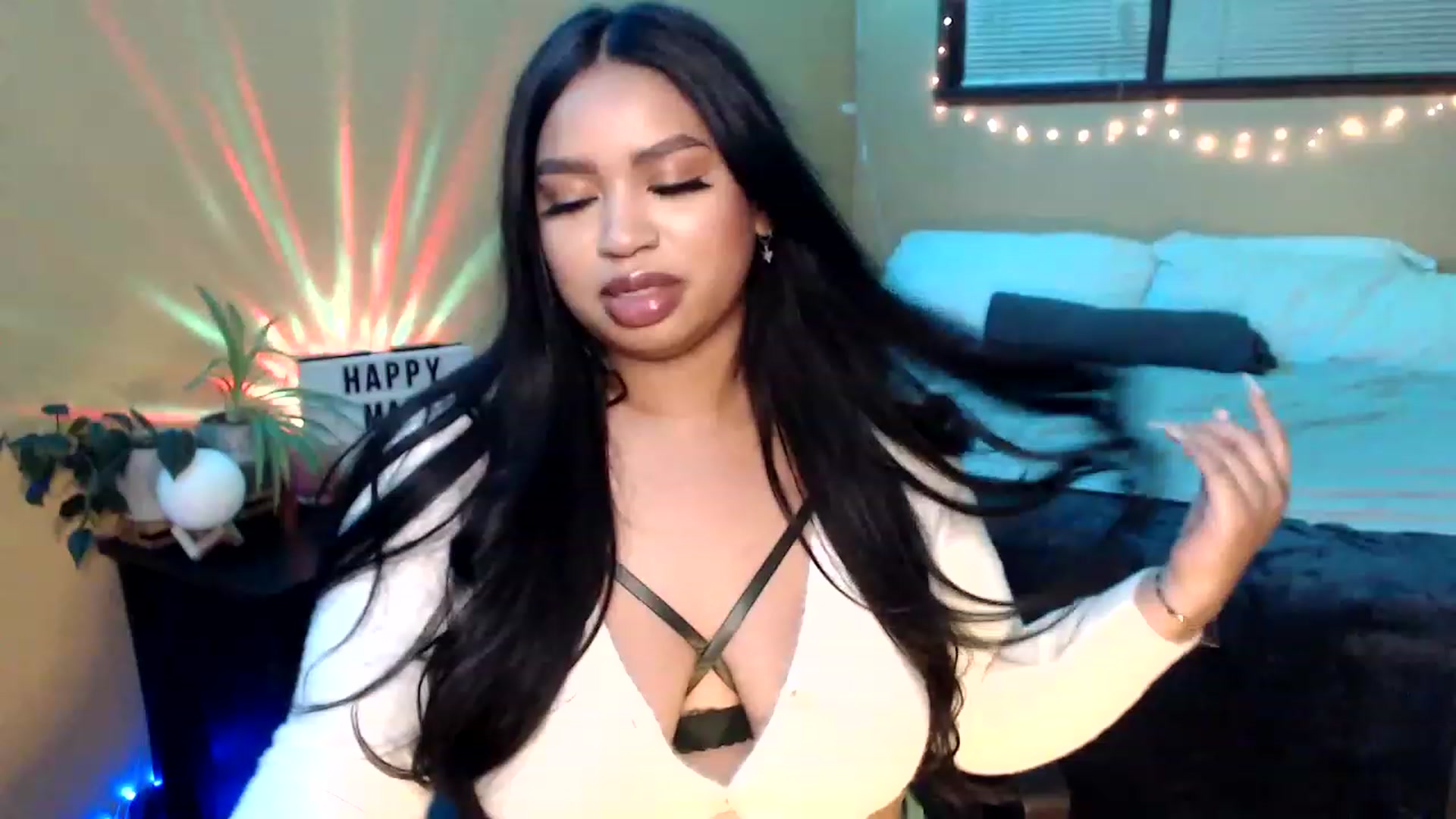 Gallery image thumbnail from StoneyReign's myfreecams stream on, 05/01/2023, 08:41 image 5 of 20