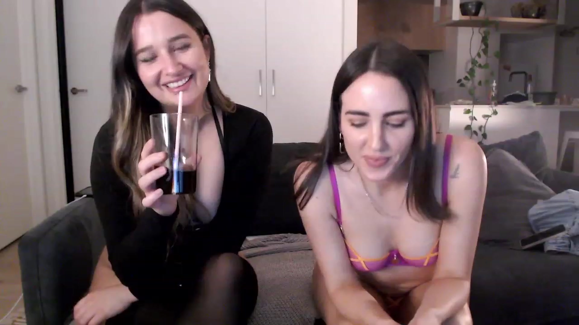 Gallery image thumbnail from StonksRoom's myfreecams stream on, 06/18/2023, 10:09 image 18 of 20