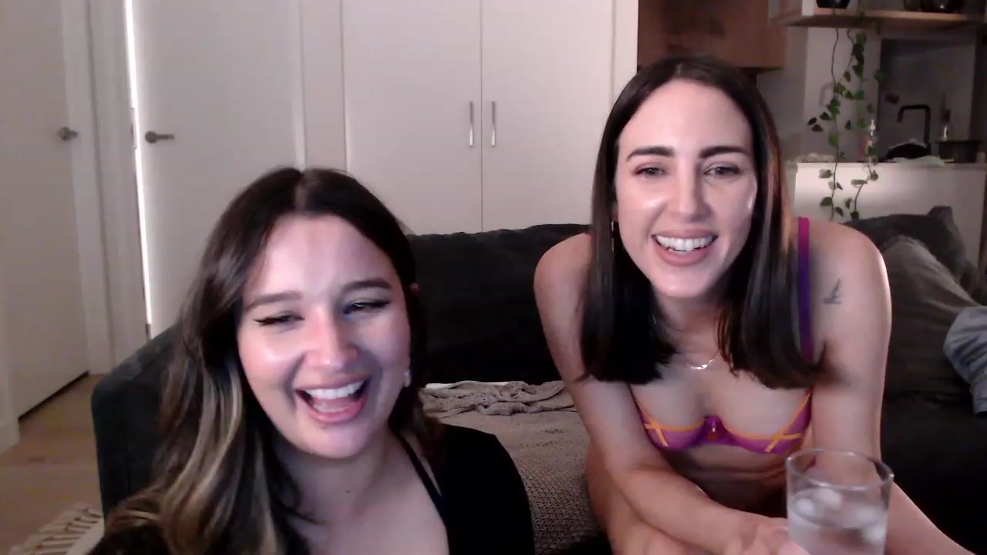 Gallery image thumbnail from StonksRoom's myfreecams stream on, 06/18/2023, 10:09 image 12 of 20