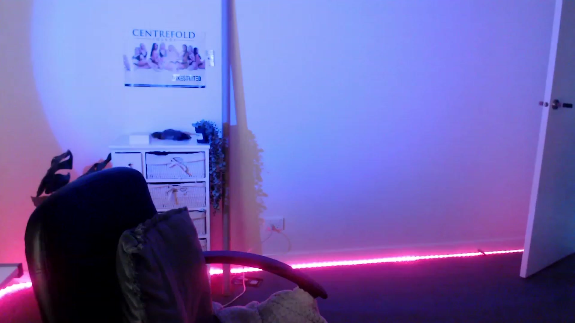 Gallery image thumbnail from StonksRoom's myfreecams stream on, 07/07/2023, 07:43 image 6 of 20