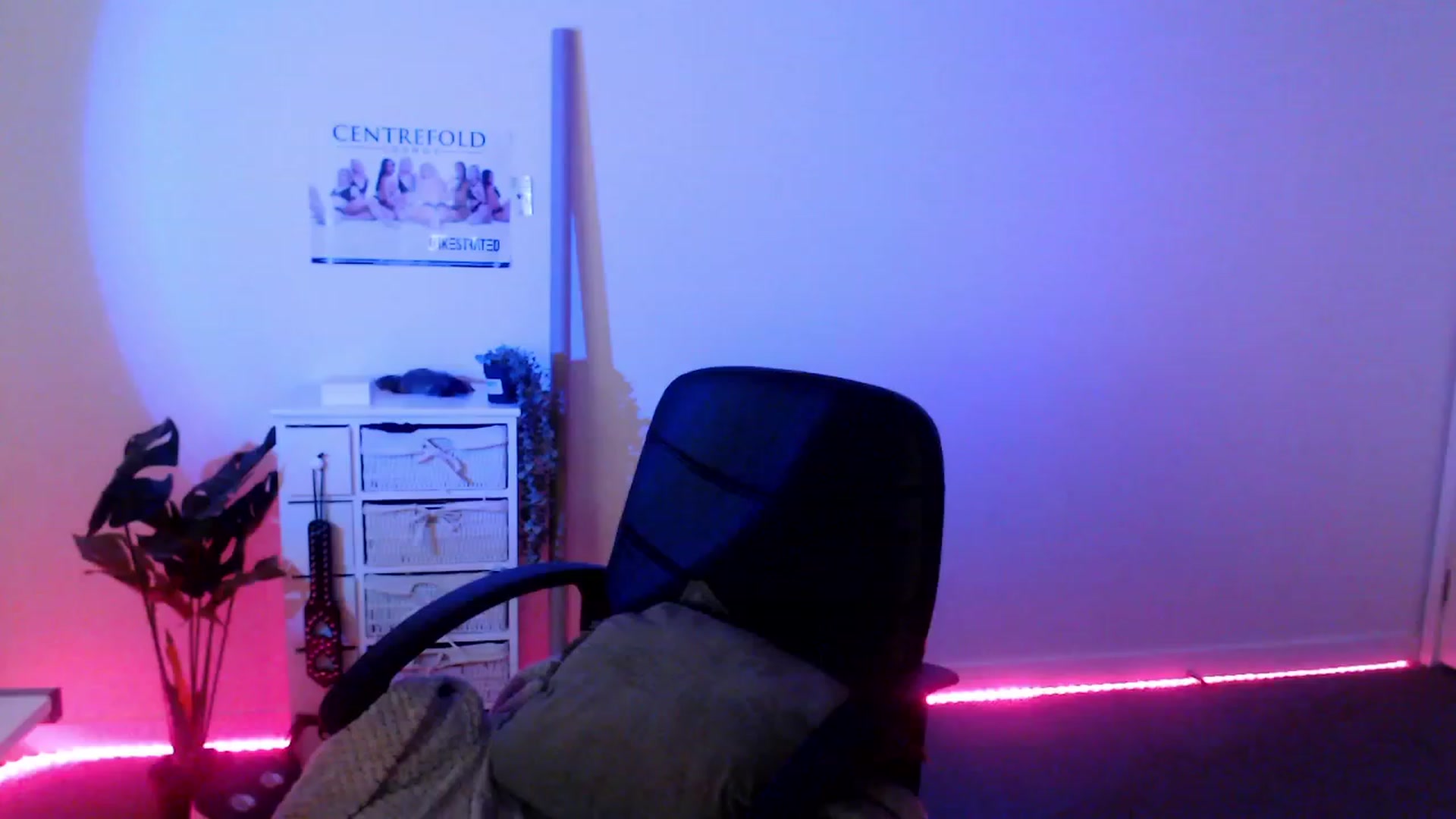 Gallery image thumbnail from StonksRoom's myfreecams stream on, 07/07/2023, 12:24 image 1 of 20