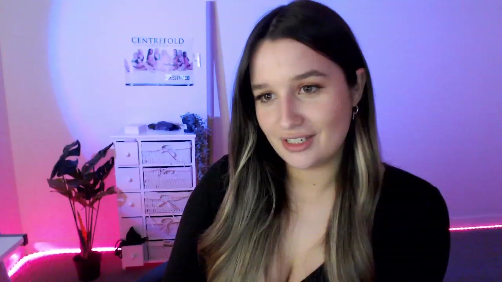 Gallery image thumbnail from StonksRoom's myfreecams stream on, 07/12/2023, 09:18 image 10 of 20