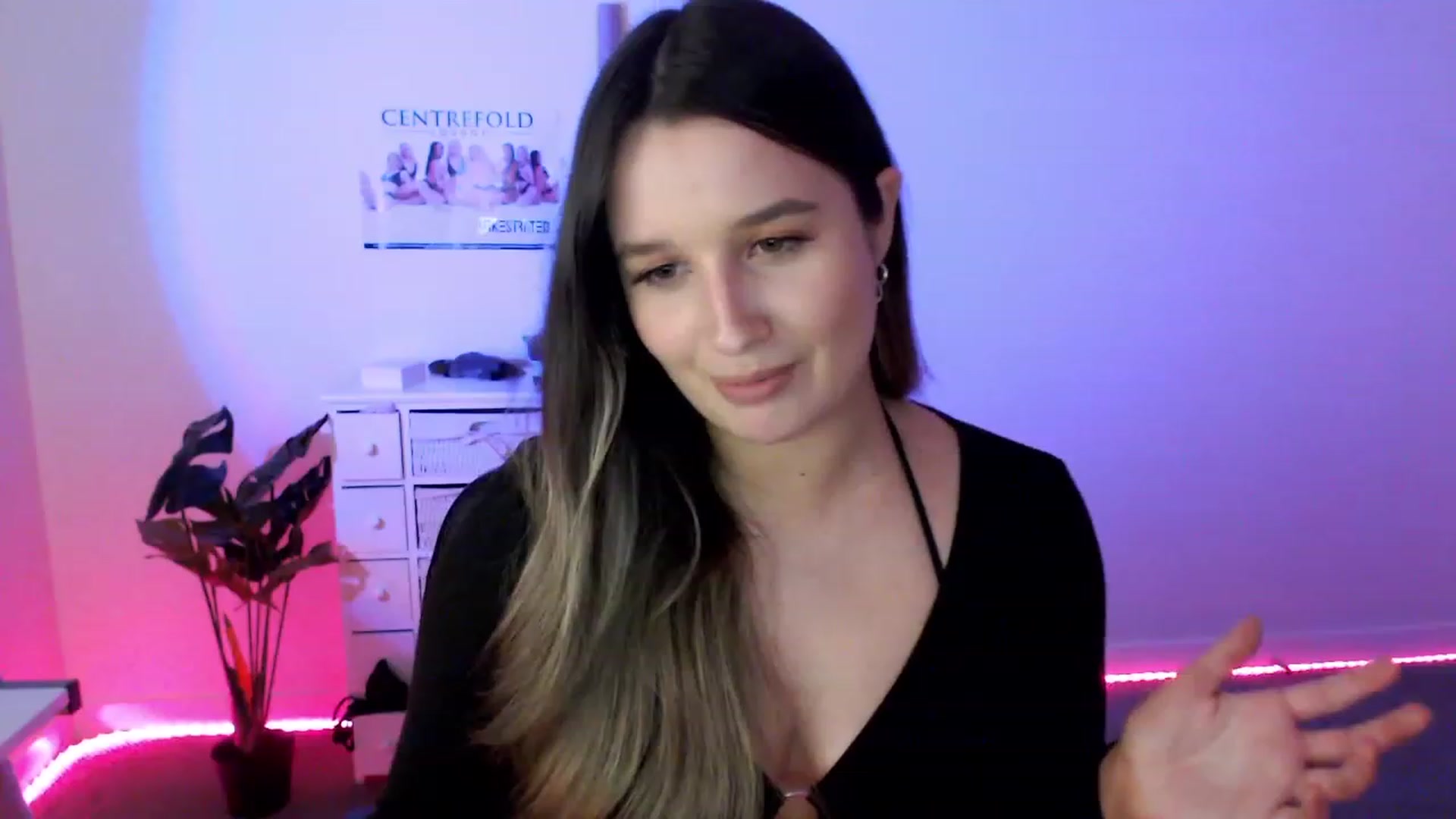 Gallery image thumbnail from StonksRoom's myfreecams stream on, 07/12/2023, 09:18 image 15 of 20