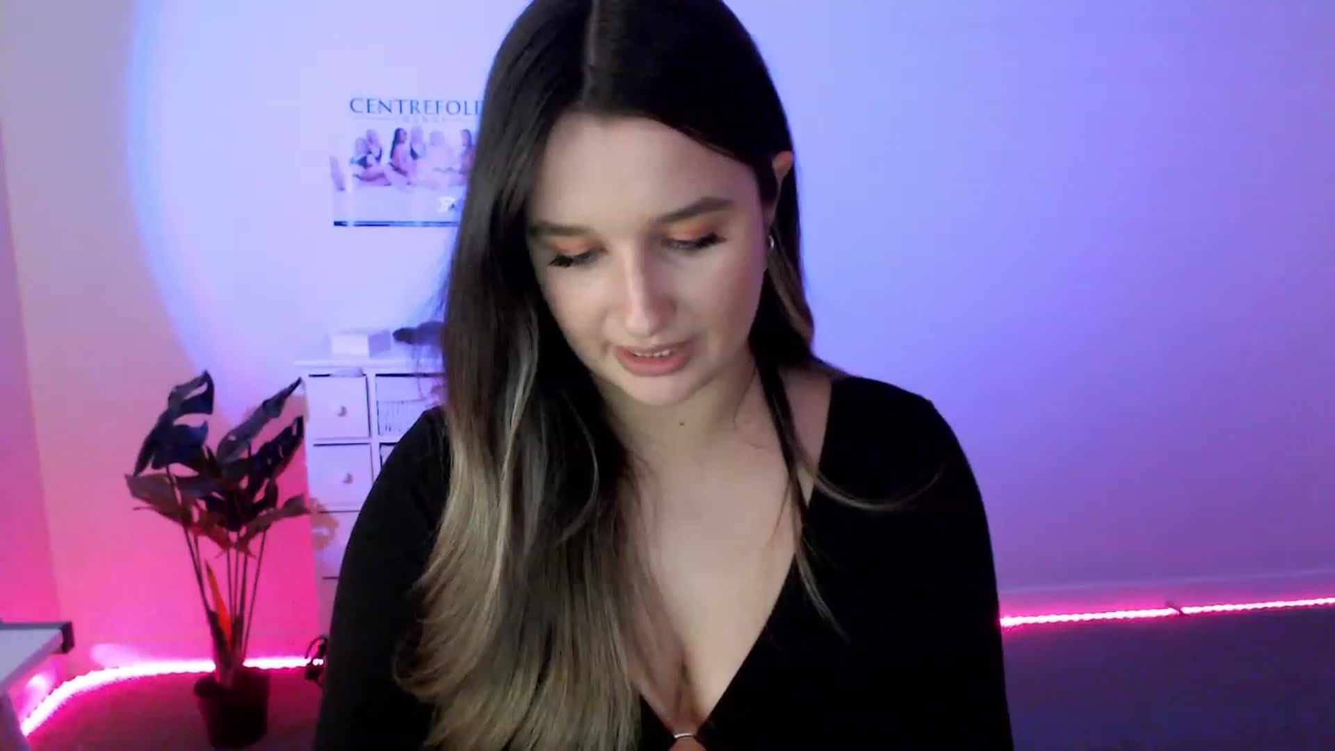 Gallery image thumbnail from StonksRoom's myfreecams stream on, 07/12/2023, 09:18 image 13 of 20