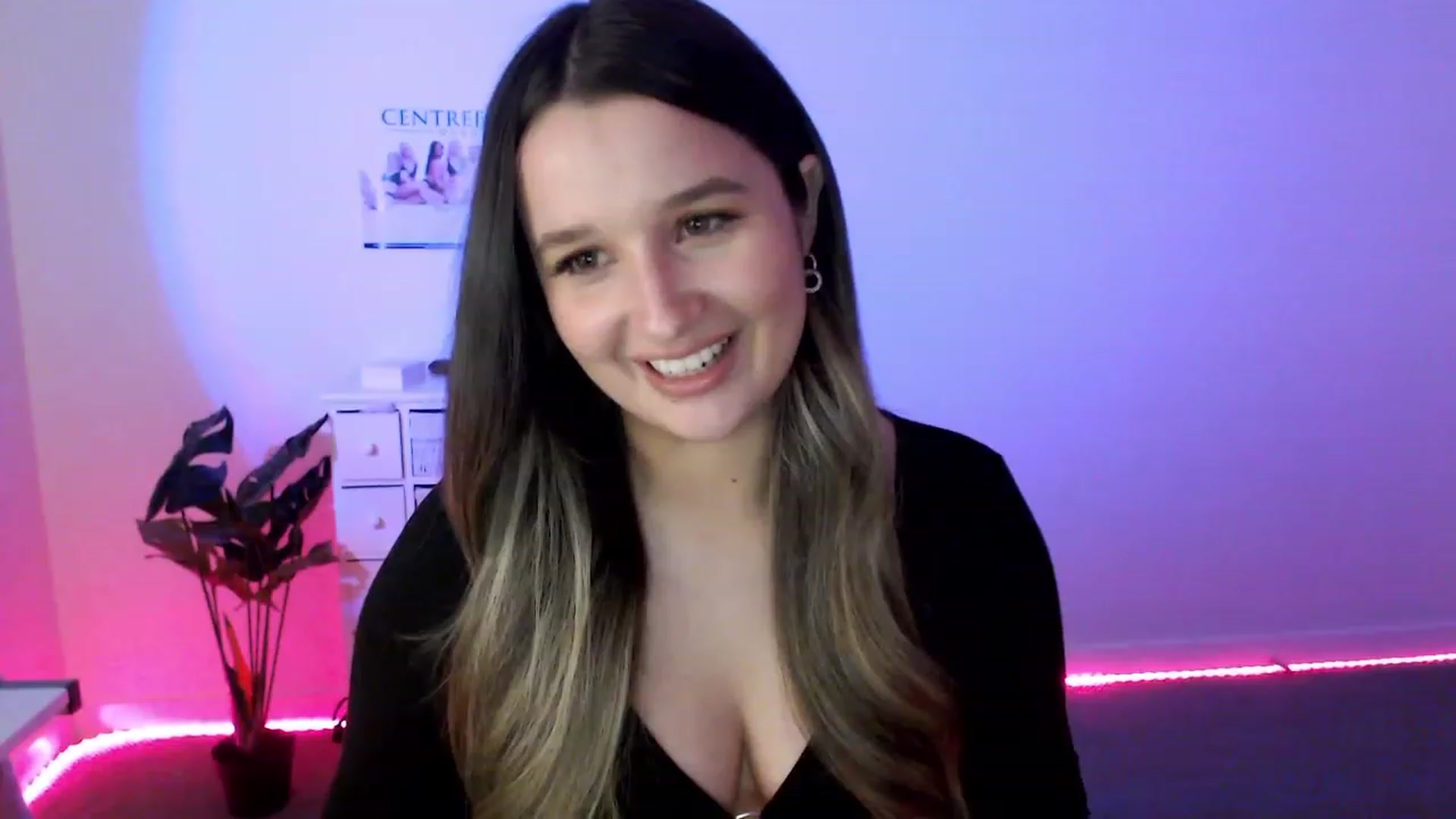 Gallery image thumbnail from StonksRoom's myfreecams stream on, 07/12/2023, 09:18 image 7 of 20
