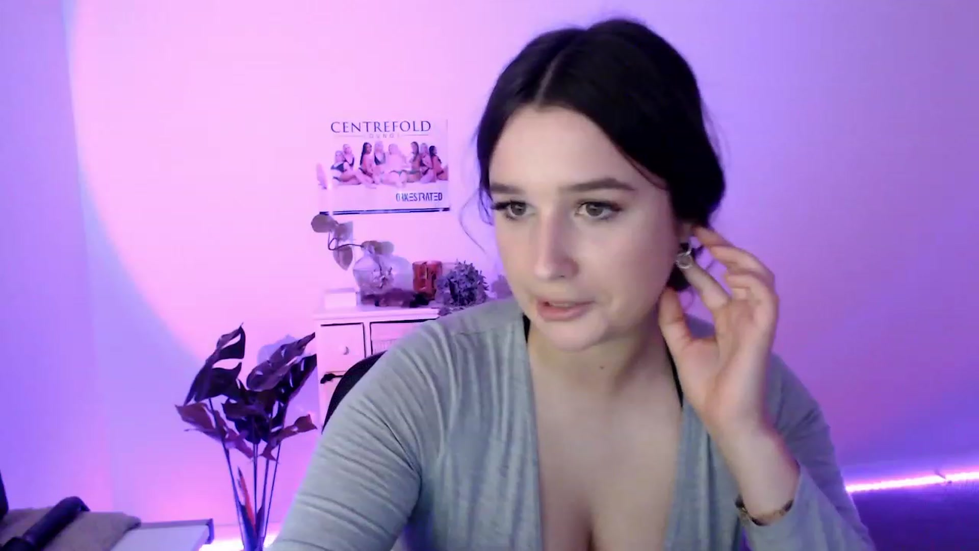 Gallery image thumbnail from StonksRoom's myfreecams stream on, 07/26/2023, 09:37 image 15 of 20
