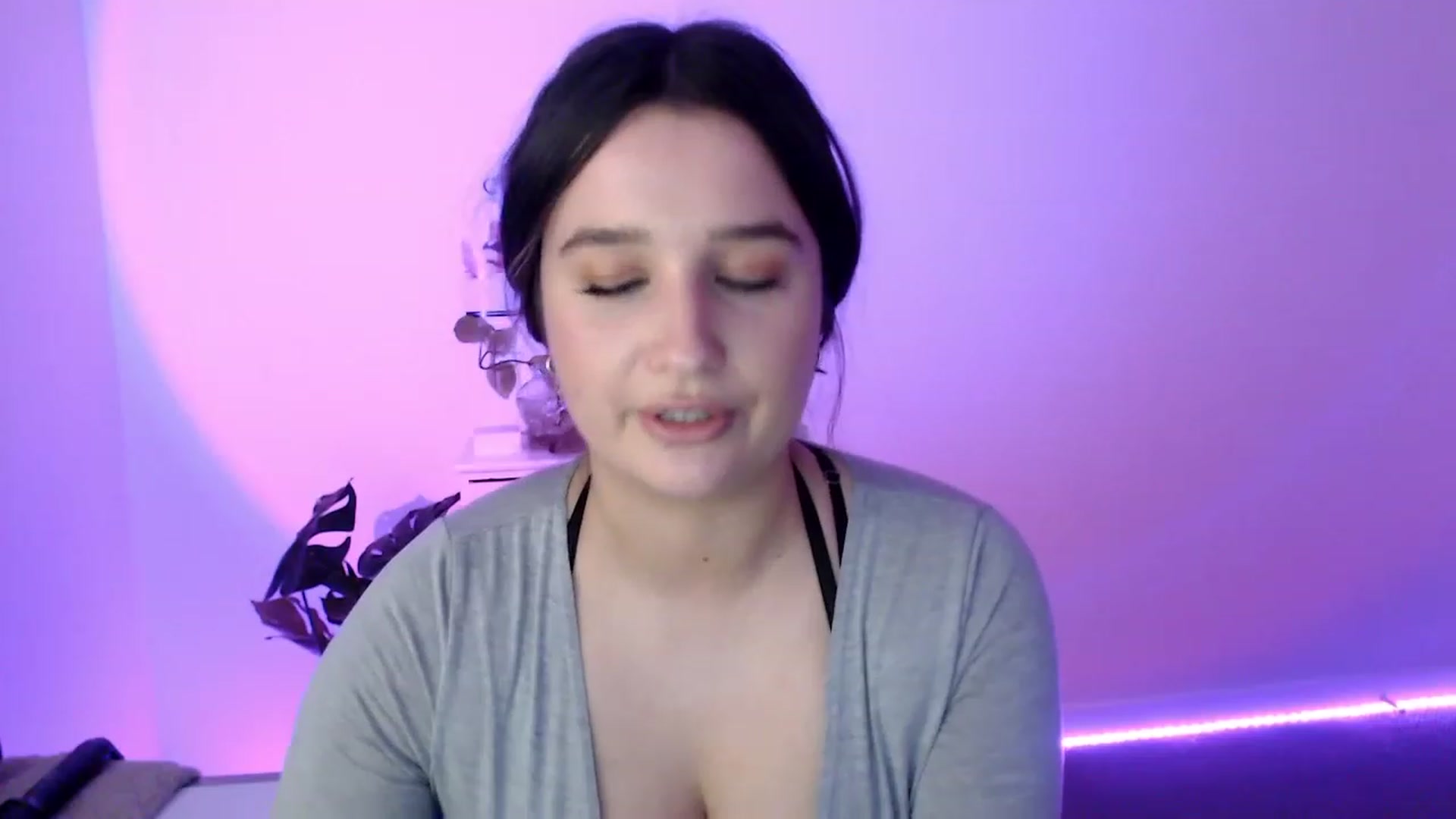 Gallery image thumbnail from StonksRoom's myfreecams stream on, 07/26/2023, 09:37 image 13 of 20