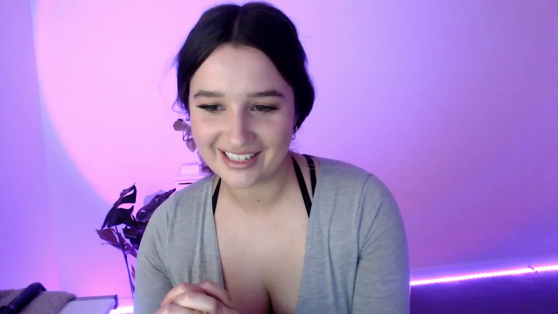 Gallery image thumbnail from StonksRoom's myfreecams stream on, 07/26/2023, 09:37 image 5 of 20