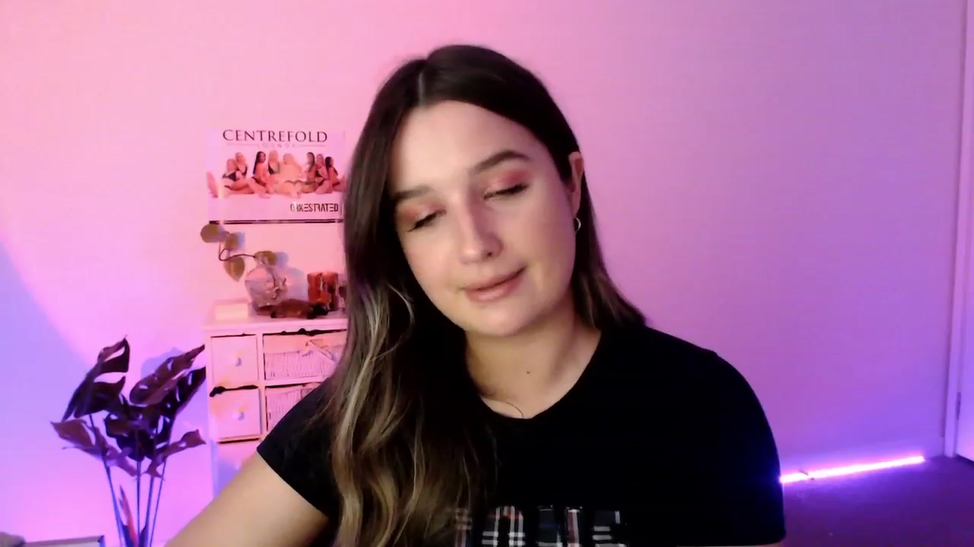 Gallery image thumbnail from StonksRoom's myfreecams stream on, 07/28/2023, 08:28 image 14 of 20