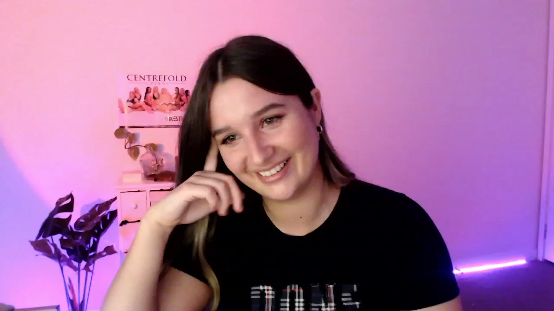 Gallery image thumbnail from StonksRoom's myfreecams stream on, 07/28/2023, 08:40 image 3 of 20