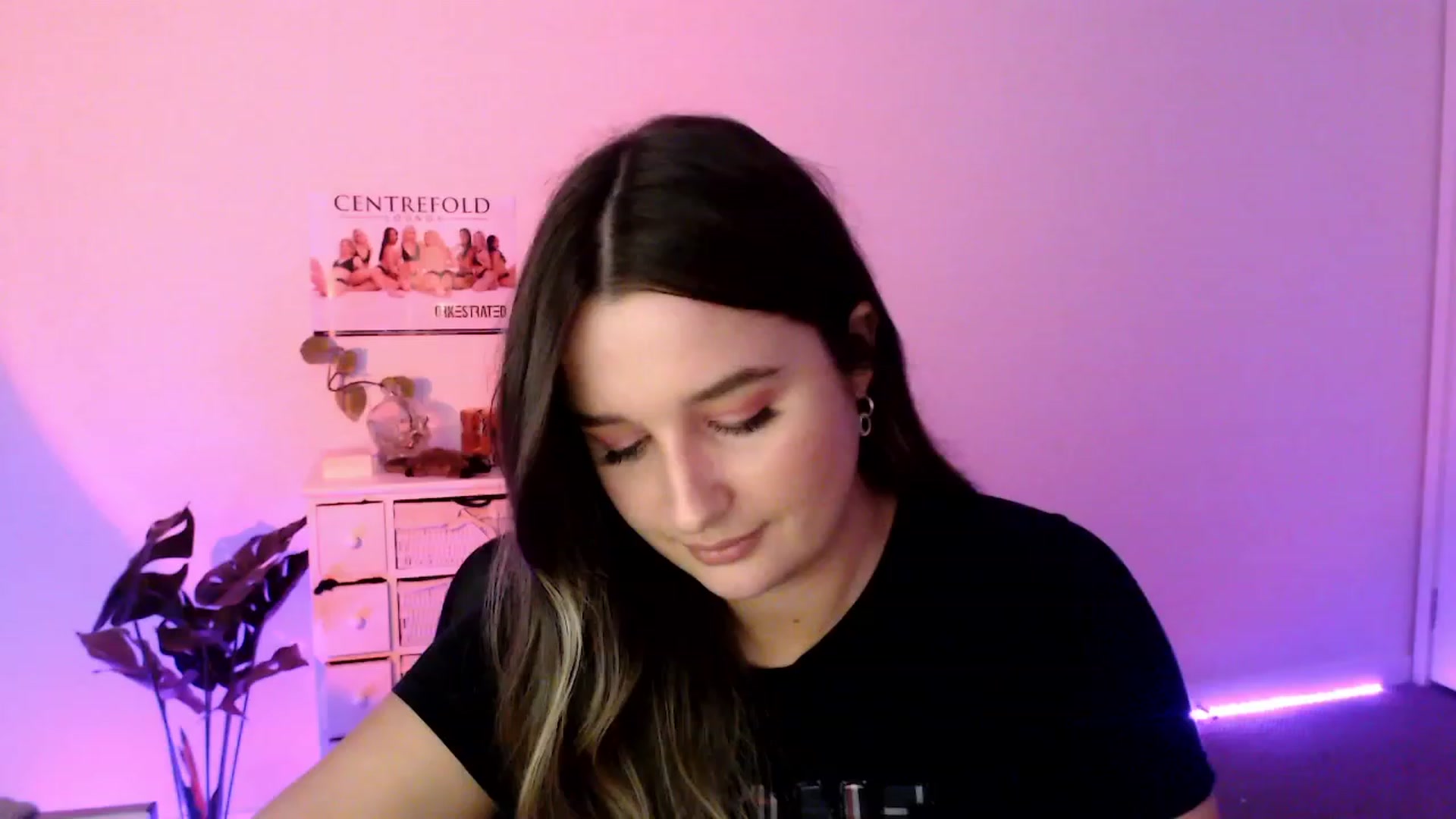 Gallery image thumbnail from StonksRoom's myfreecams stream on, 07/28/2023, 08:40 image 19 of 20
