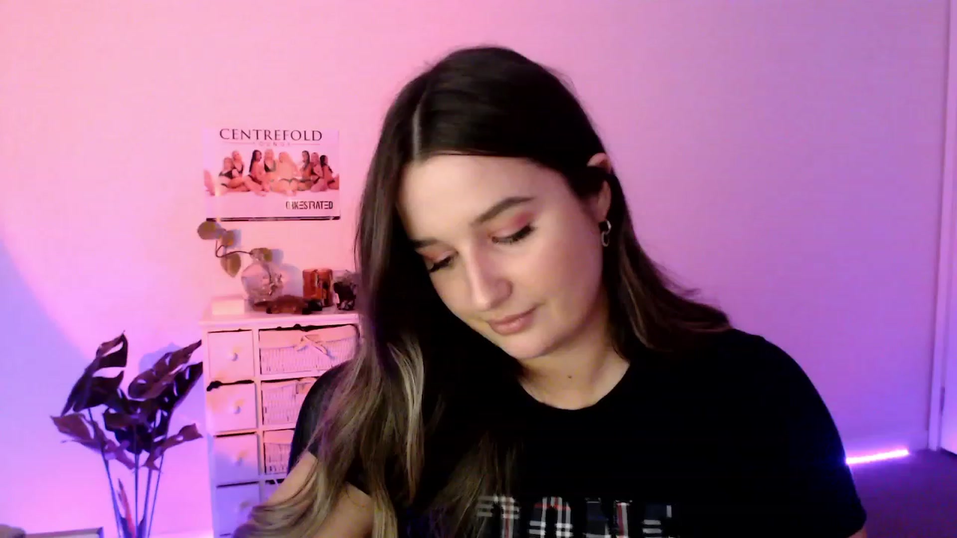 Gallery image thumbnail from StonksRoom's myfreecams stream on, 07/28/2023, 08:40 image 9 of 20