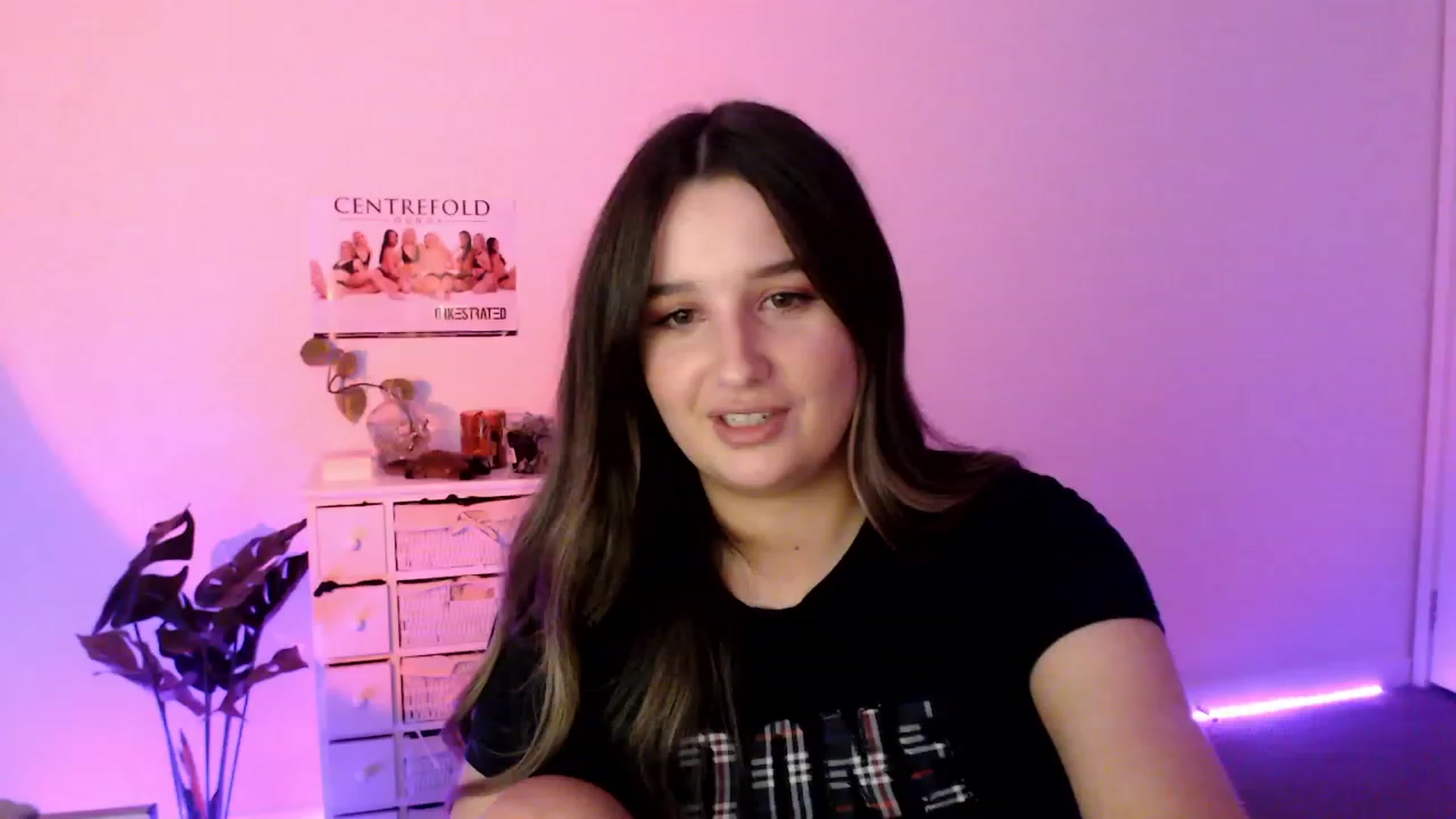 Gallery image thumbnail from StonksRoom's myfreecams stream on, 07/28/2023, 08:40 image 8 of 20