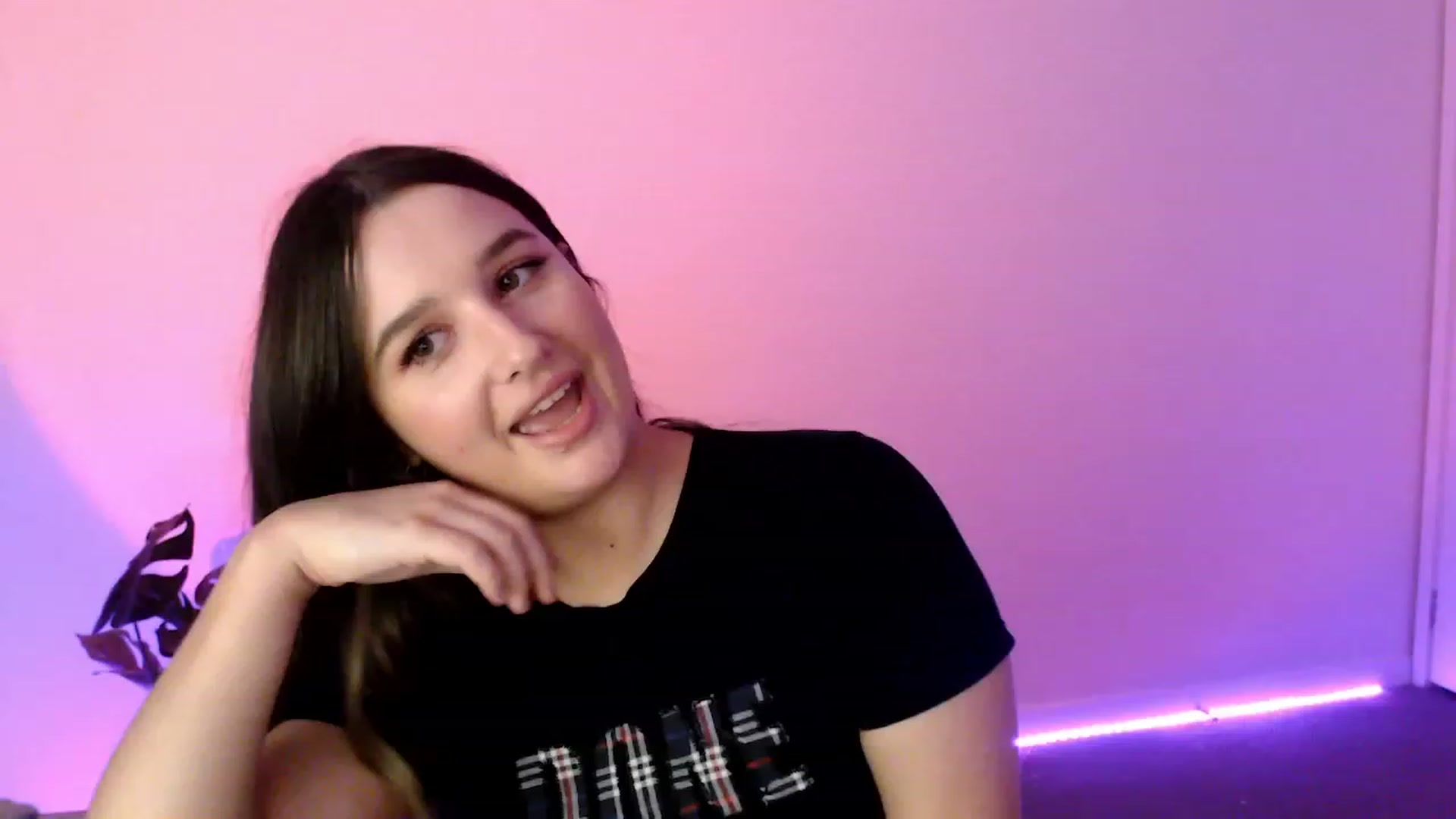 Gallery image thumbnail from StonksRoom's myfreecams stream on, 07/28/2023, 08:40 image 18 of 20