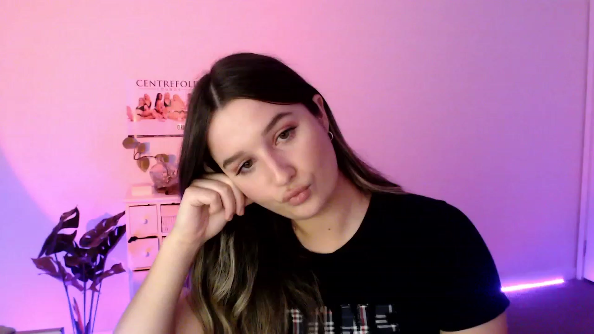 Gallery image thumbnail from StonksRoom's myfreecams stream on, 07/28/2023, 08:40 image 4 of 20
