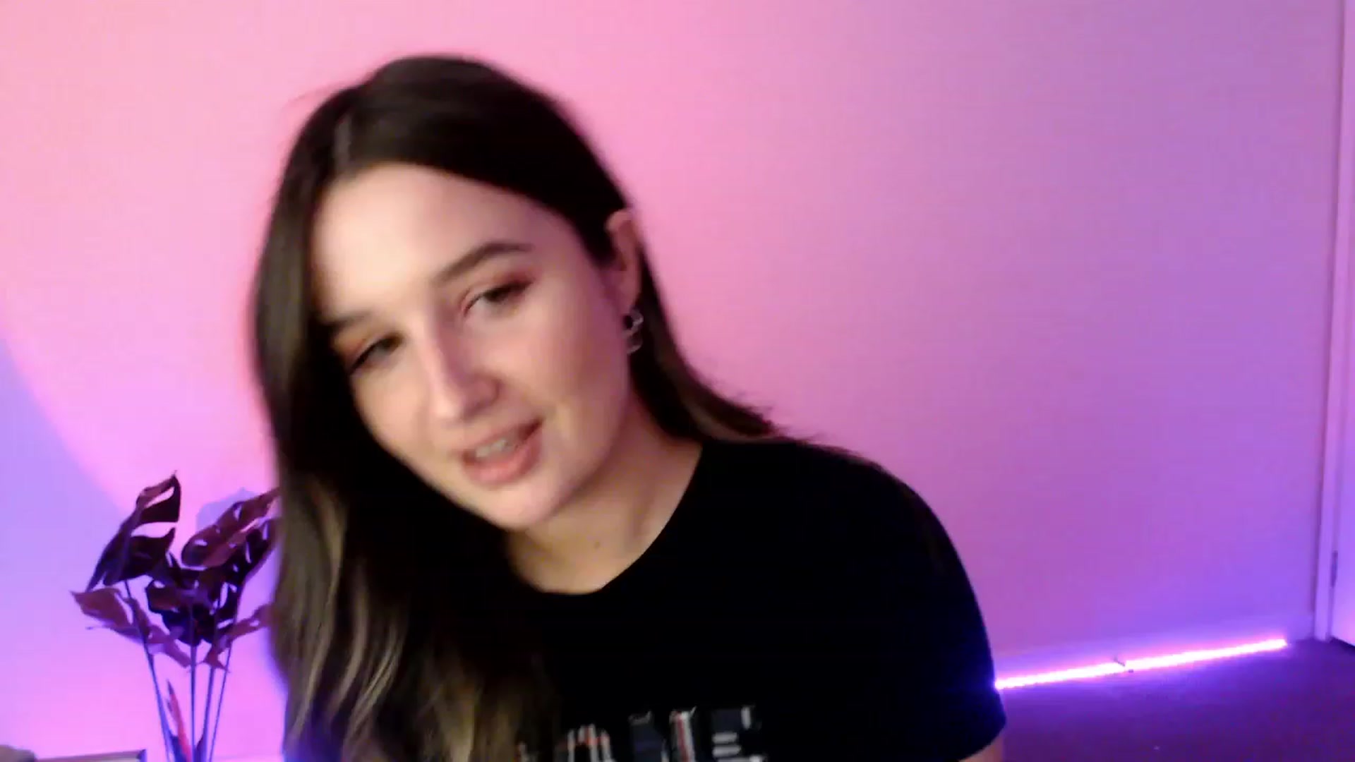 Gallery image thumbnail from StonksRoom's myfreecams stream on, 07/28/2023, 08:40 image 14 of 20