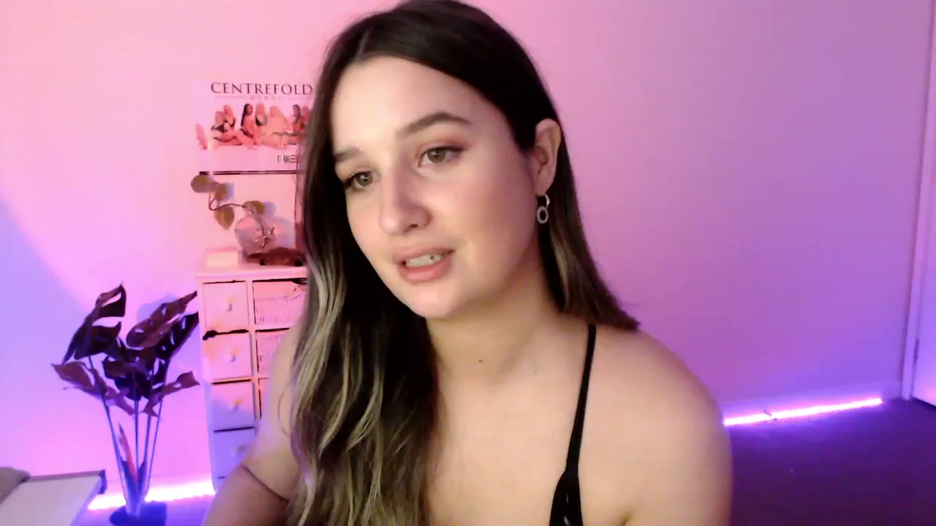 Gallery image thumbnail from StonksRoom's myfreecams stream on, 07/28/2023, 10:29 image 16 of 20
