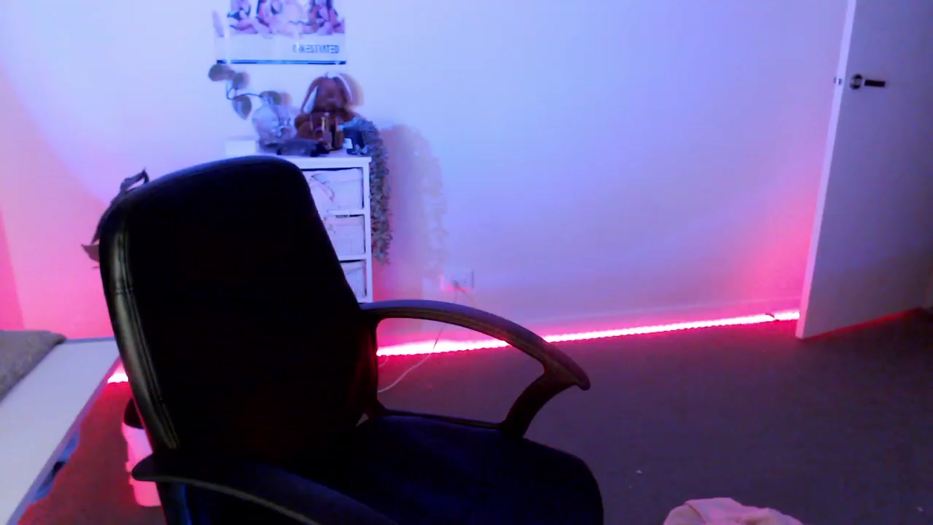 Gallery image thumbnail from StonksRoom's myfreecams stream on, 07/30/2023, 13:32 image 7 of 20