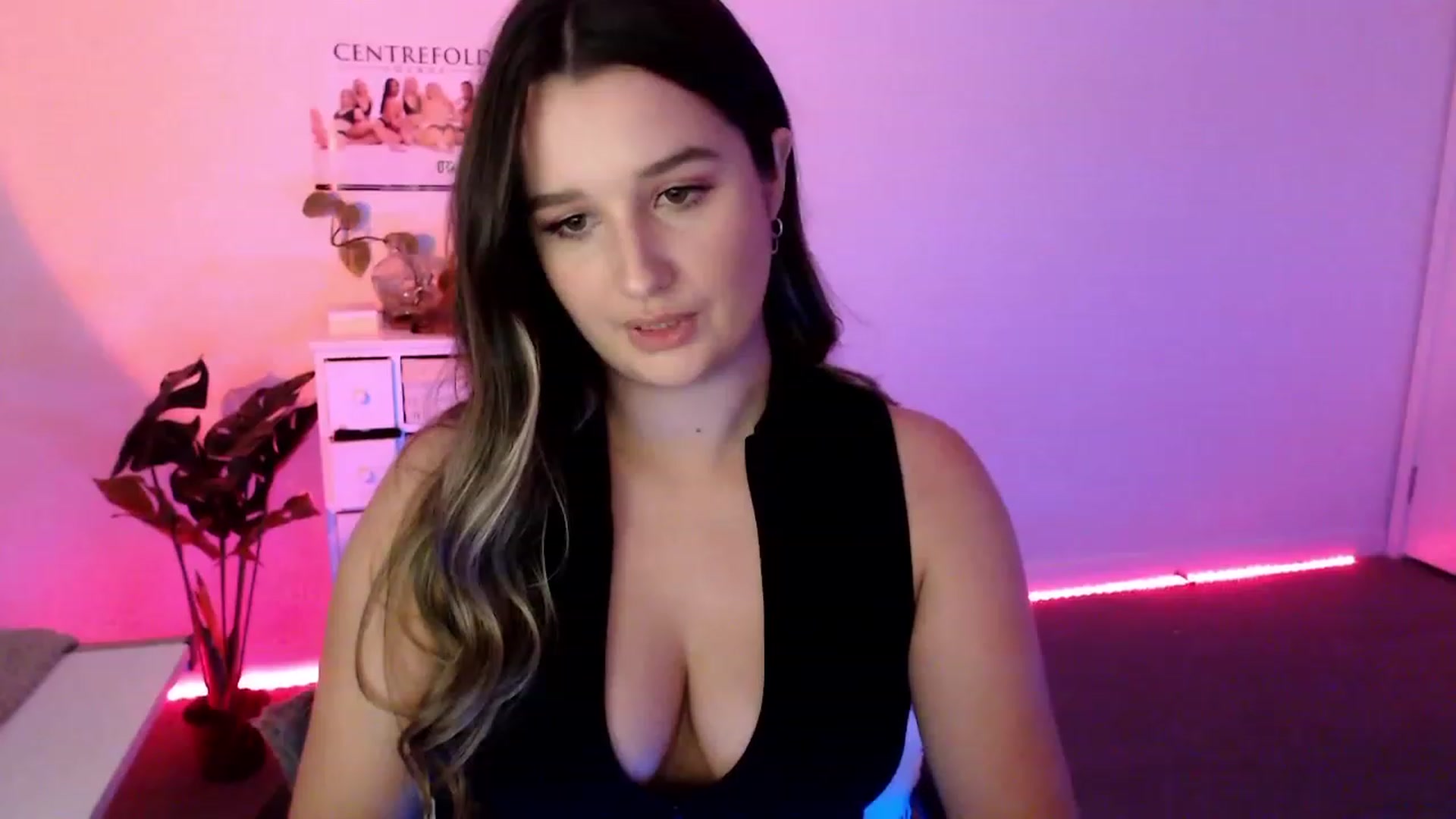 Gallery image thumbnail from StonksRoom's myfreecams stream on, 08/04/2023, 10:25 image 6 of 20