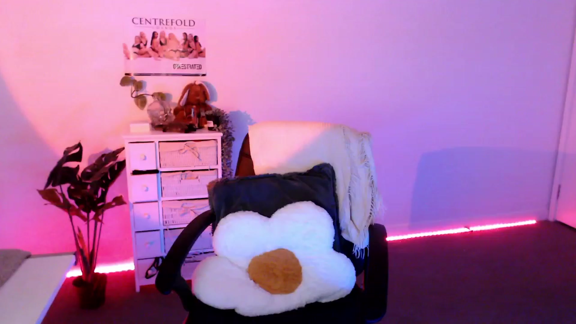 Gallery image thumbnail from StonksRoom's myfreecams stream on, 08/04/2023, 10:25 image 13 of 20