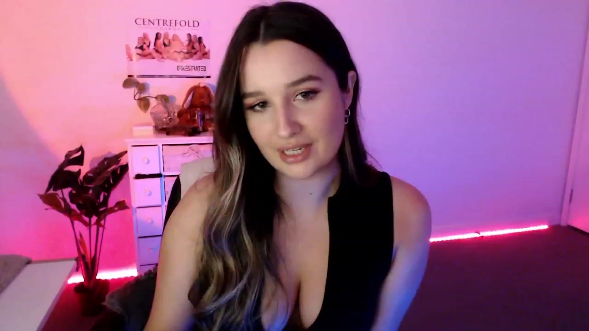Gallery image thumbnail from StonksRoom's myfreecams stream on, 08/04/2023, 10:25 image 2 of 20