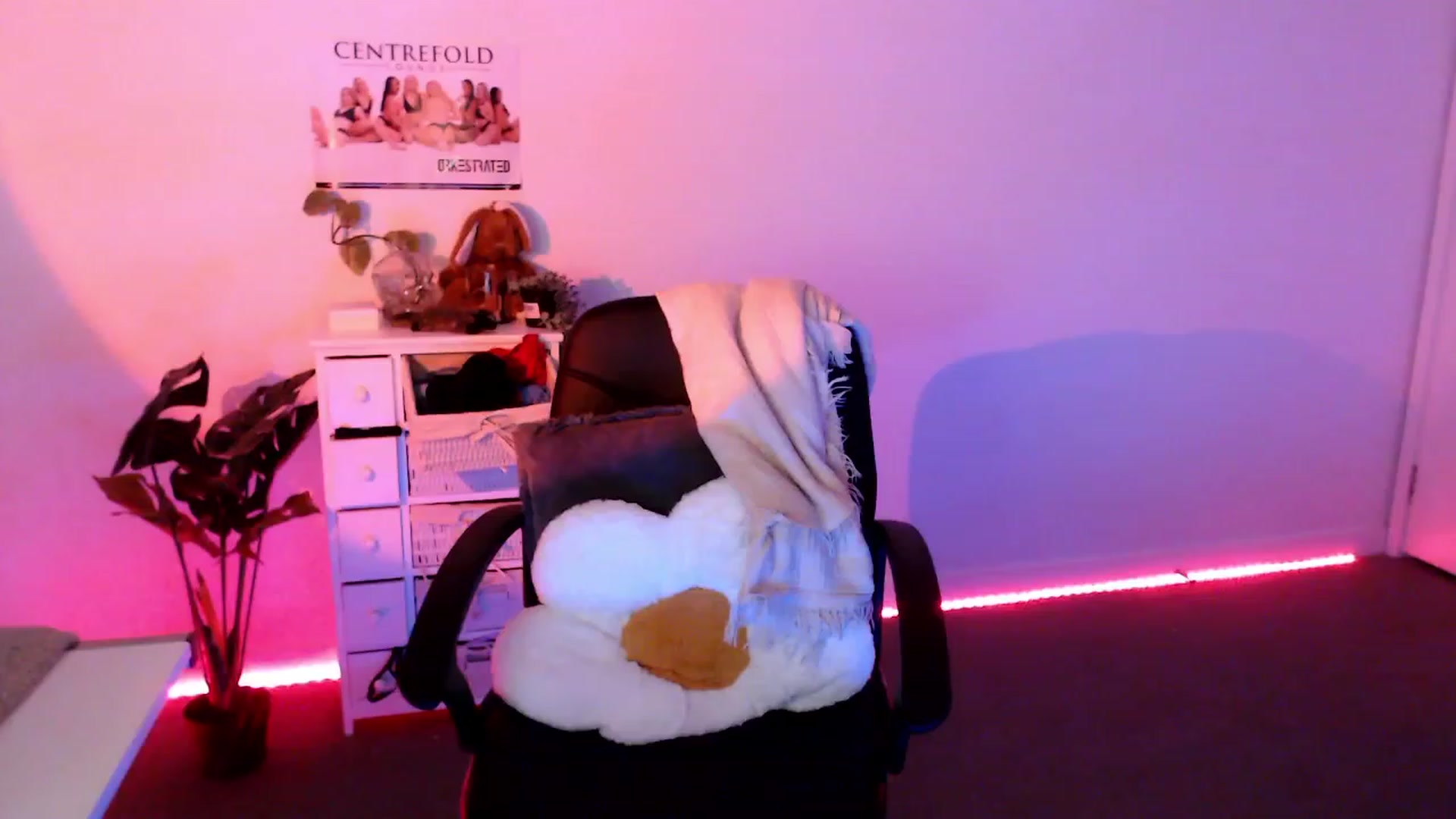Gallery image thumbnail from StonksRoom's myfreecams stream on, 08/04/2023, 10:25 image 17 of 20