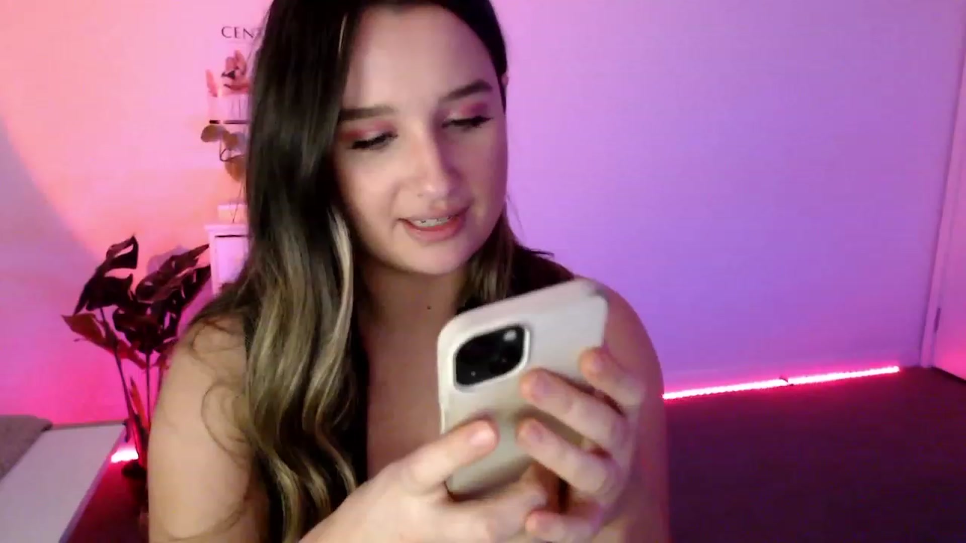 Gallery image thumbnail from StonksRoom's myfreecams stream on, 08/04/2023, 10:25 image 15 of 20