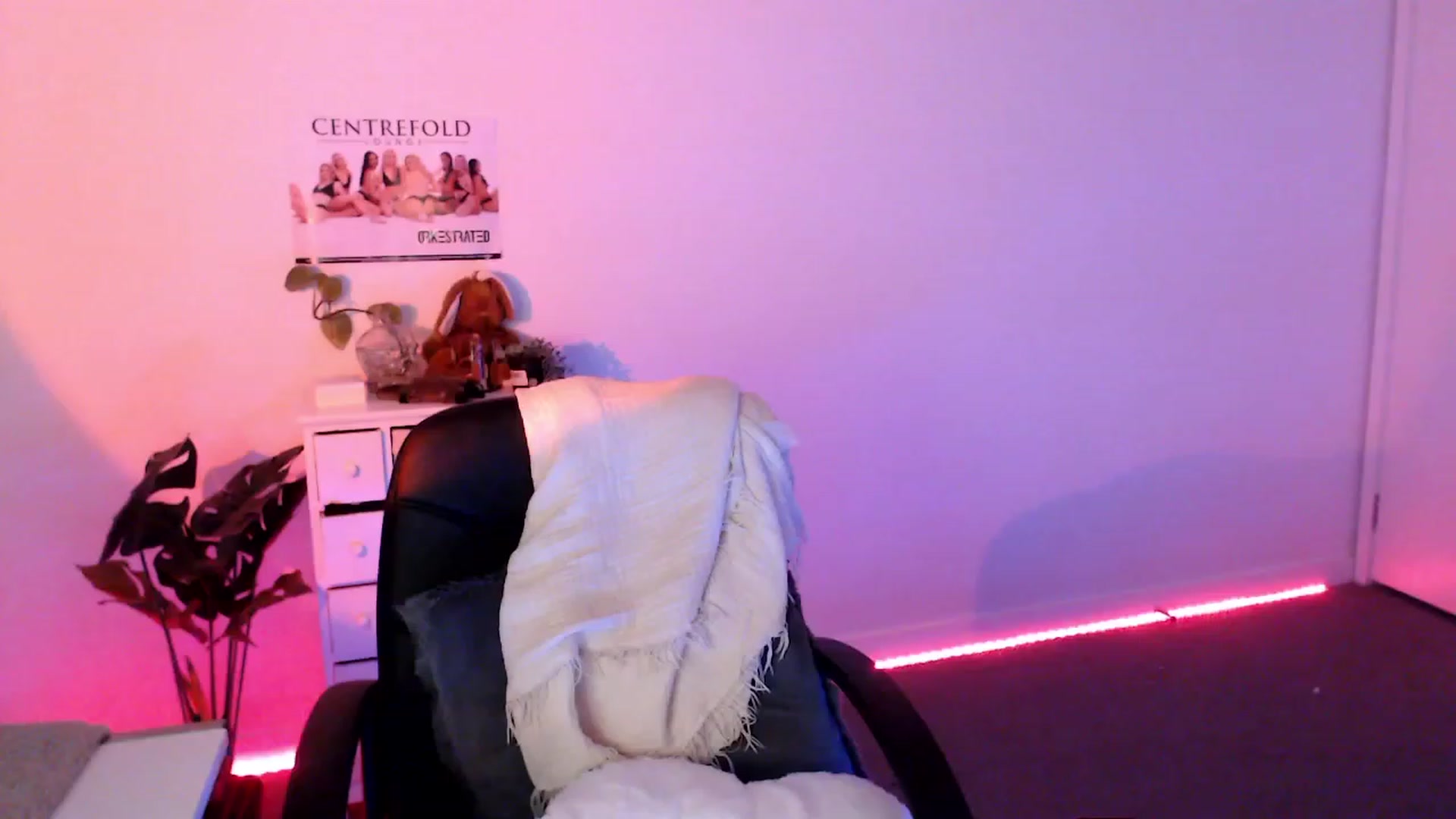 Gallery image thumbnail from StonksRoom's myfreecams stream on, 08/04/2023, 12:55 image 6 of 20