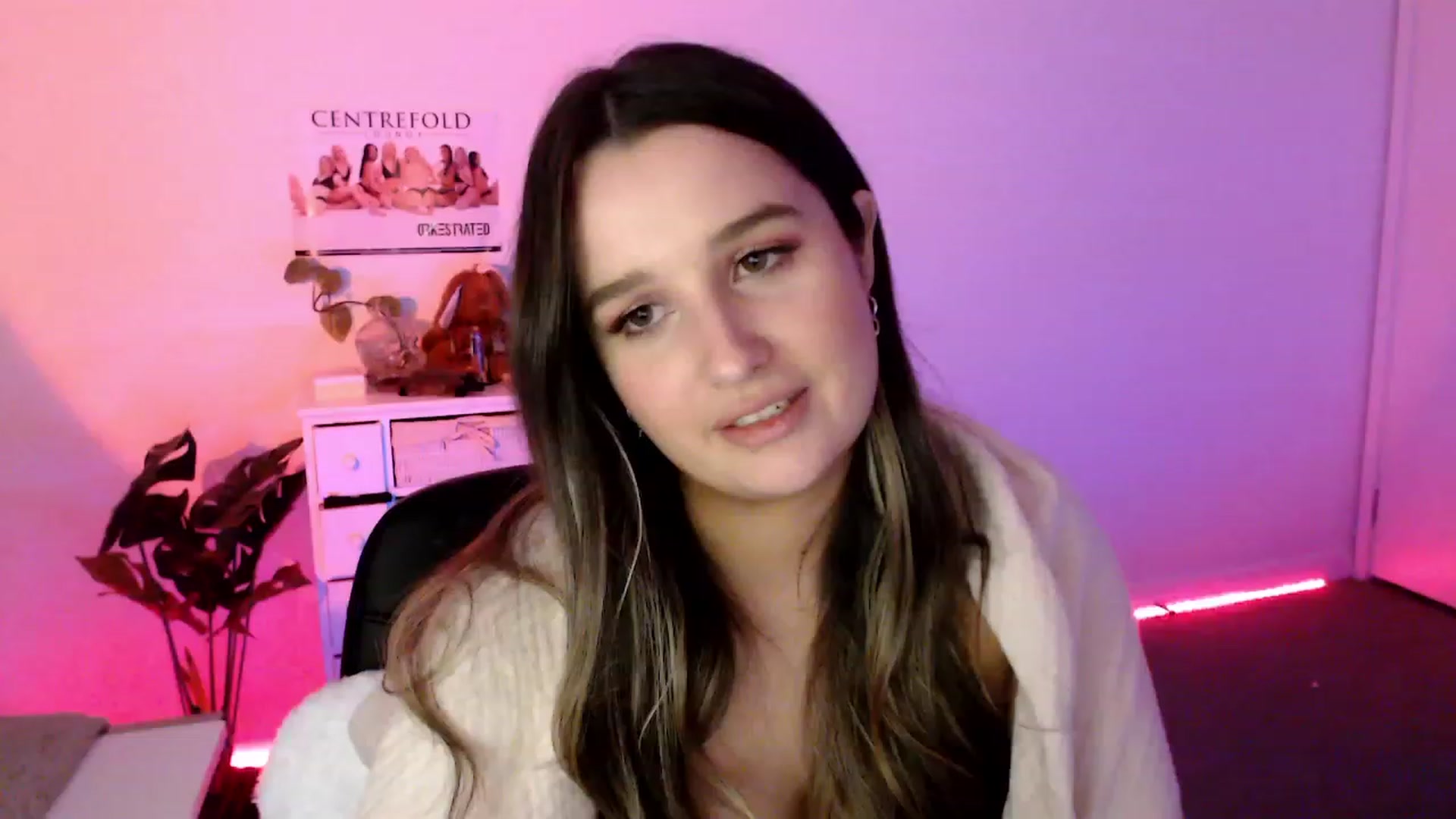Gallery image thumbnail from StonksRoom's myfreecams stream on, 08/04/2023, 12:55 image 11 of 20