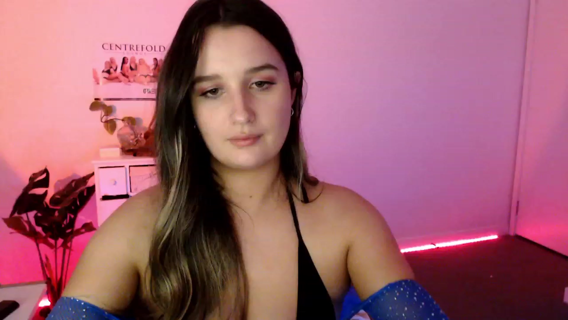 Gallery image thumbnail from StonksRoom's myfreecams stream on, 08/04/2023, 15:02 image 12 of 20