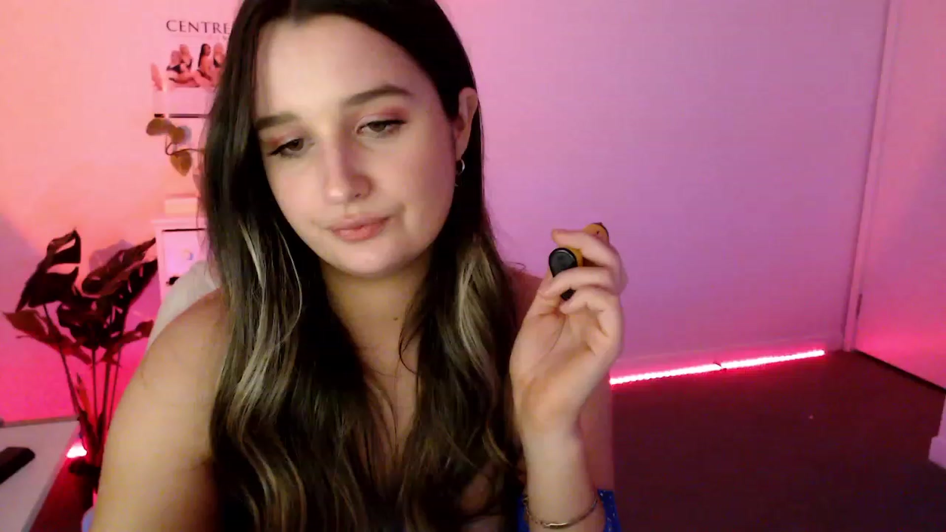 Gallery image thumbnail from StonksRoom's myfreecams stream on, 08/04/2023, 15:02 image 16 of 20
