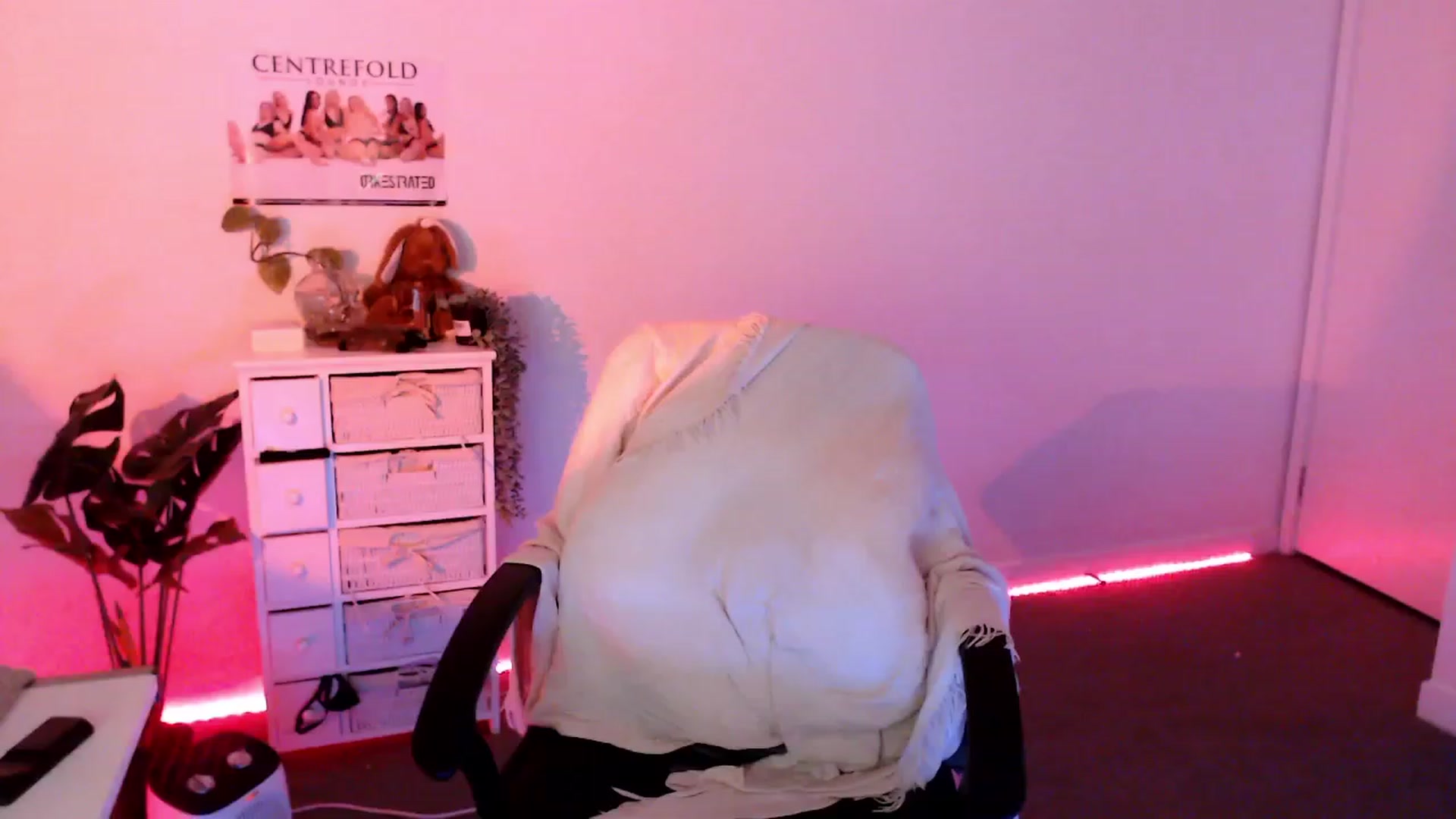 Gallery image thumbnail from StonksRoom's myfreecams stream on, 08/04/2023, 15:02 image 7 of 20