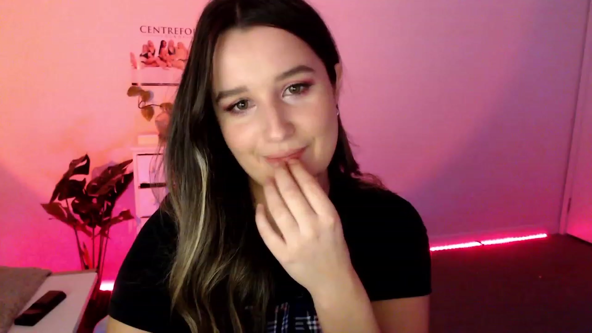 Gallery image thumbnail from StonksRoom's myfreecams stream on, 08/05/2023, 09:14 image 11 of 20