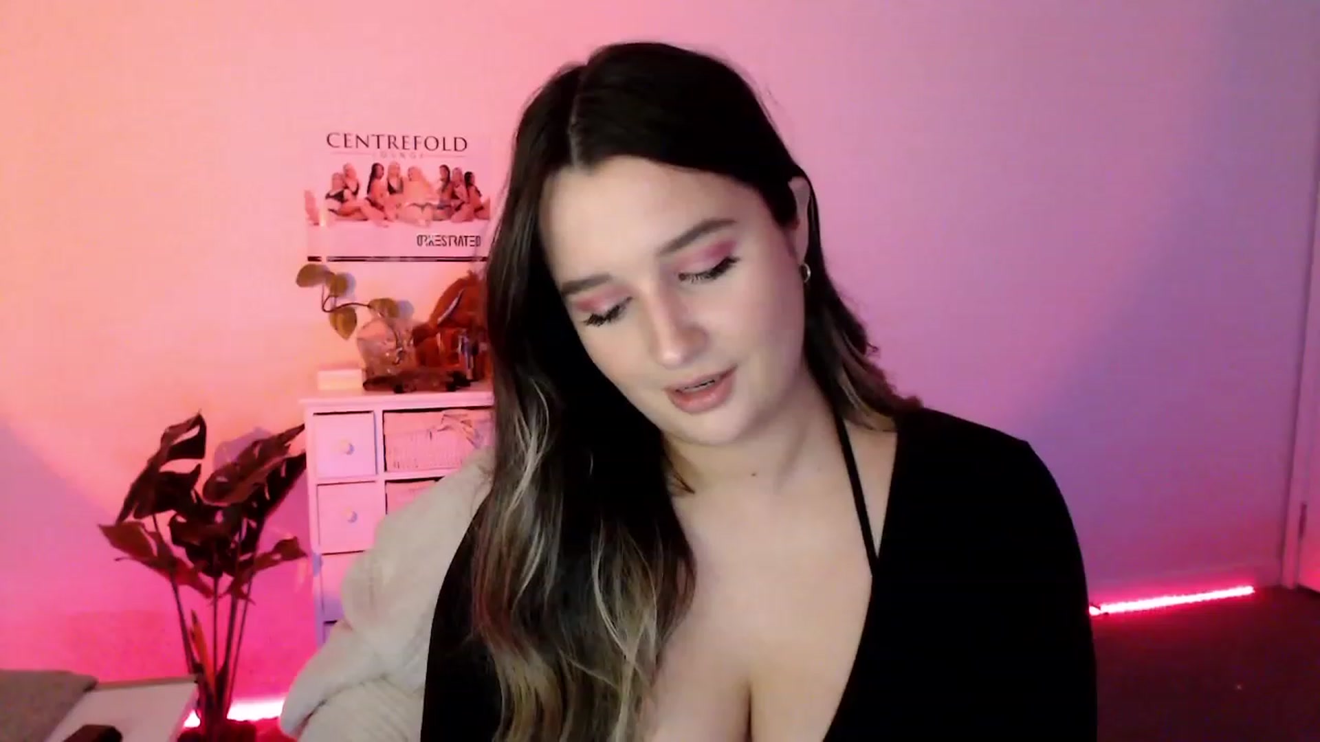 Gallery image thumbnail from StonksRoom's myfreecams stream on, 08/06/2023, 08:32 image 13 of 20