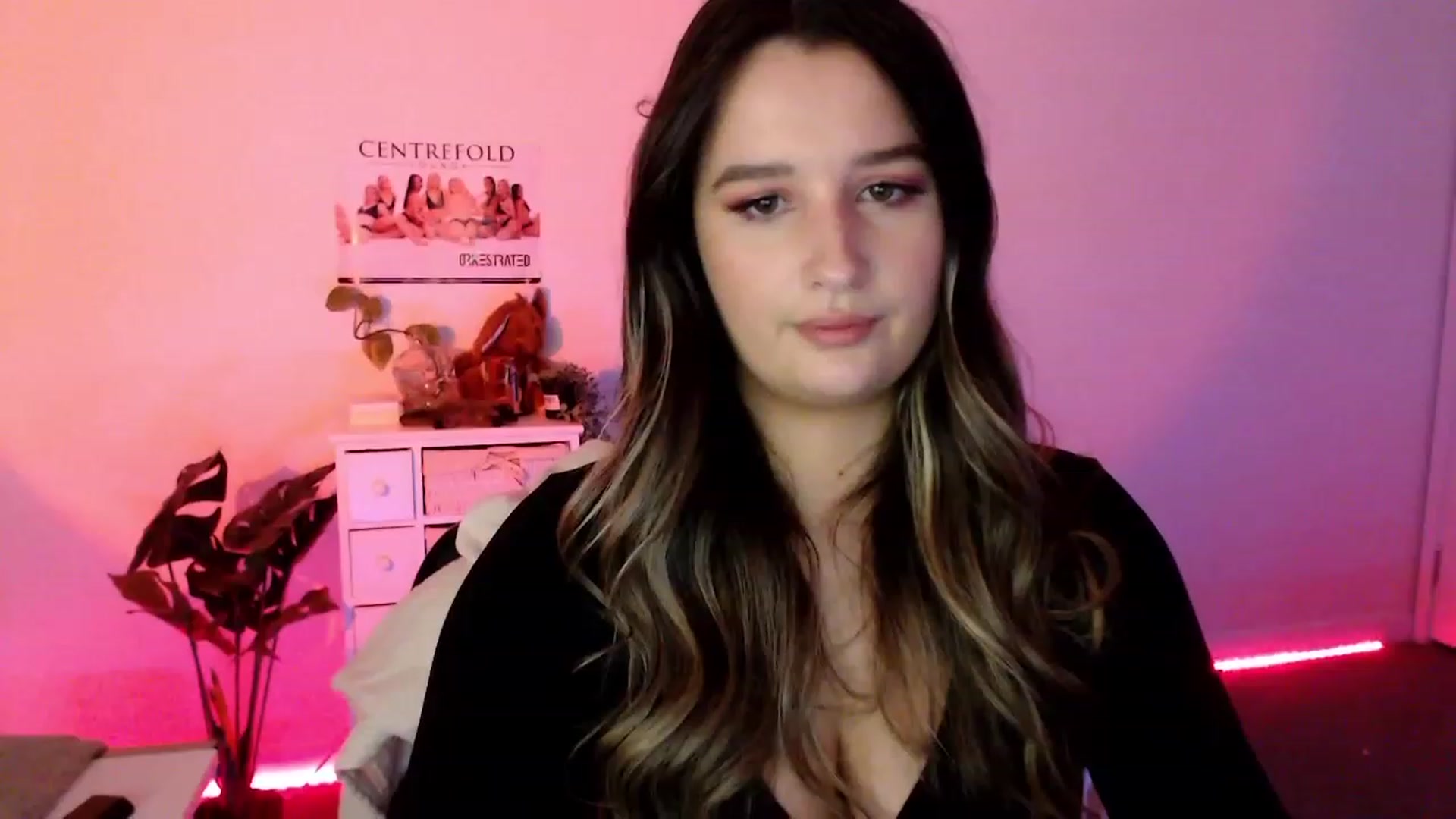 Gallery image thumbnail from StonksRoom's myfreecams stream on, 08/06/2023, 08:32 image 3 of 20
