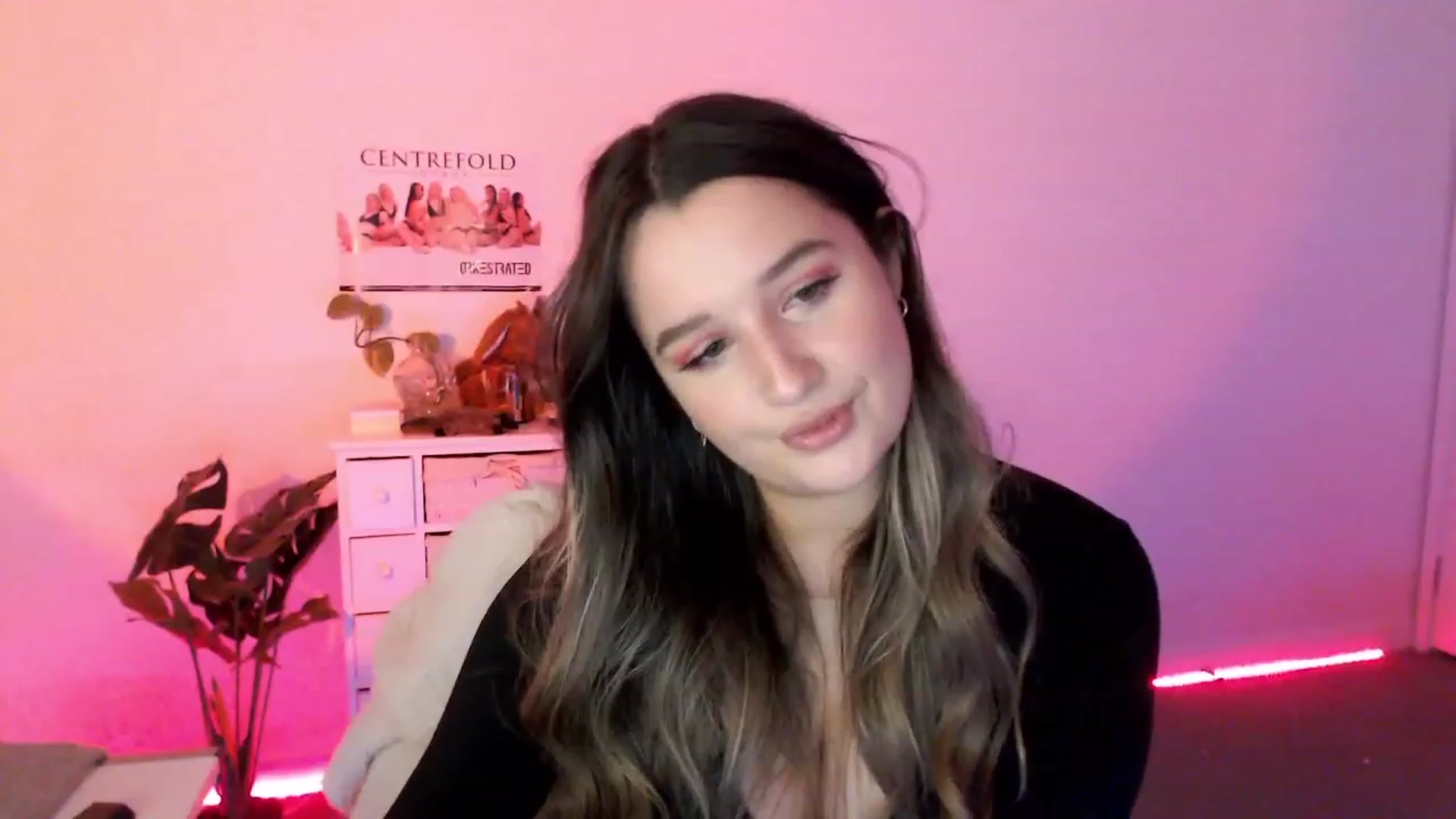 Gallery image thumbnail from StonksRoom's myfreecams stream on, 08/06/2023, 08:32 image 17 of 20