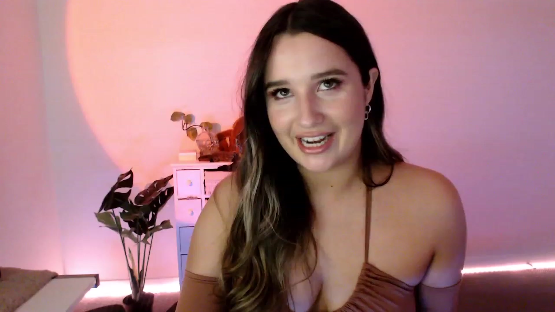 Gallery image thumbnail from StonksRoom's myfreecams stream on, 08/11/2023, 08:02 image 15 of 20
