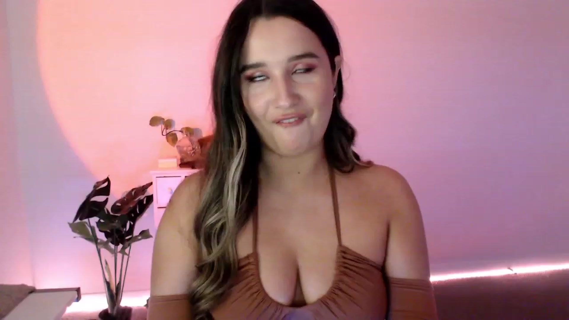 Gallery image thumbnail from StonksRoom's myfreecams stream on, 08/11/2023, 08:02 image 1 of 20