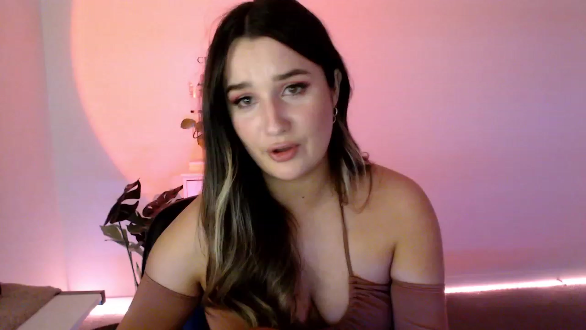 Gallery image thumbnail from StonksRoom's myfreecams stream on, 08/11/2023, 09:42 image 14 of 20