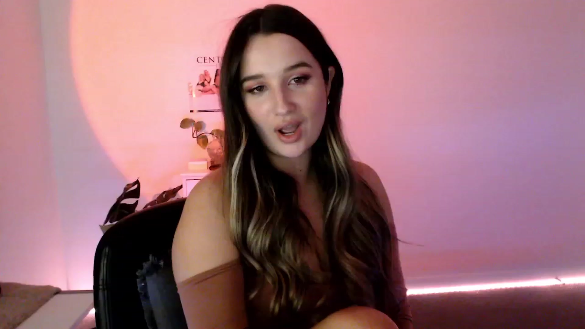 Gallery image thumbnail from StonksRoom's myfreecams stream on, 08/11/2023, 09:42 image 16 of 20