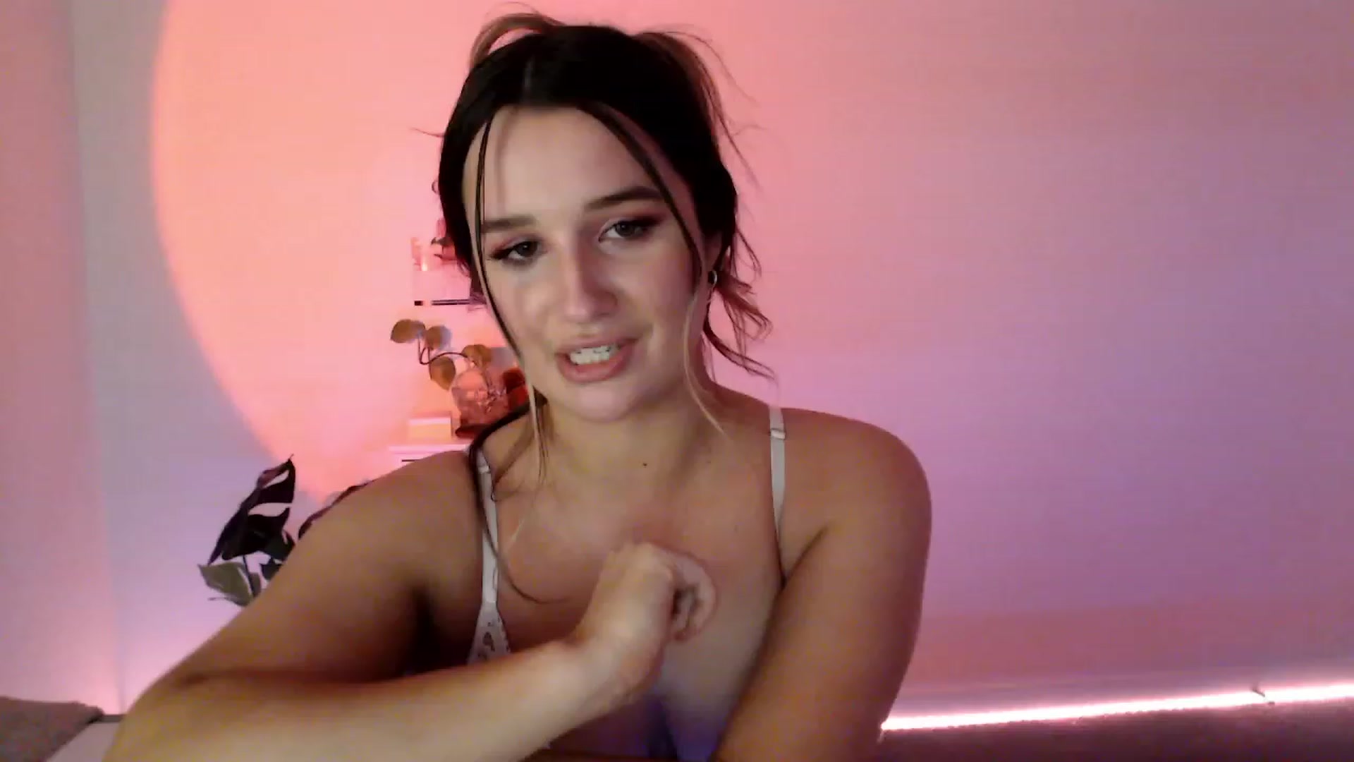 Gallery image thumbnail from StonksRoom's myfreecams stream on, 08/12/2023, 11:01 image 11 of 20