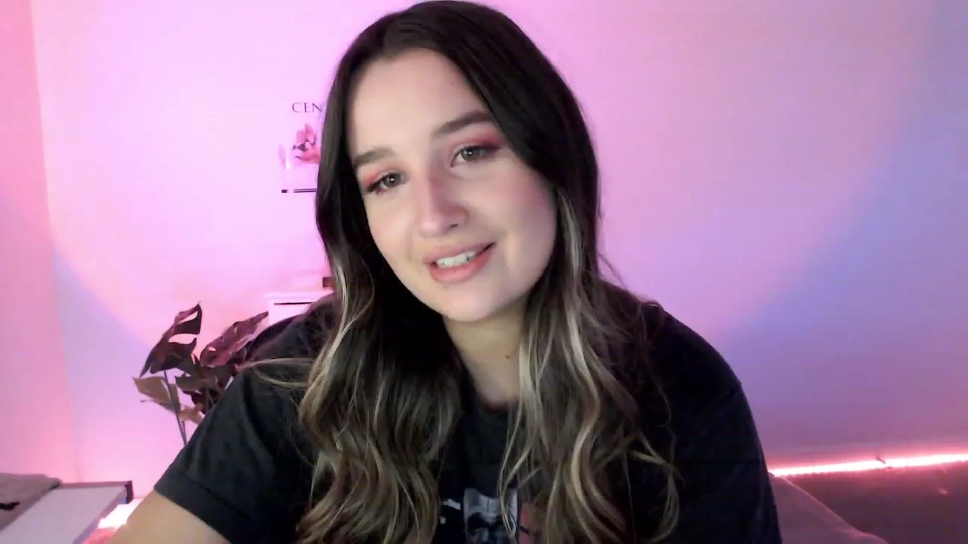 Gallery image thumbnail from StonksRoom's myfreecams stream on, 08/18/2023, 09:54 image 1 of 20