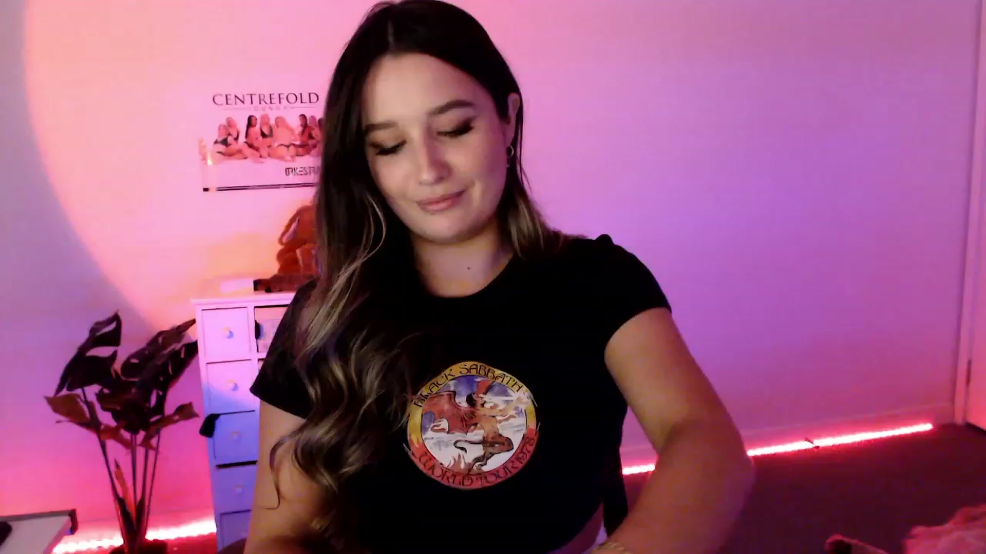 Gallery image thumbnail from StonksRoom's myfreecams stream on, 08/25/2023, 08:32 image 10 of 20