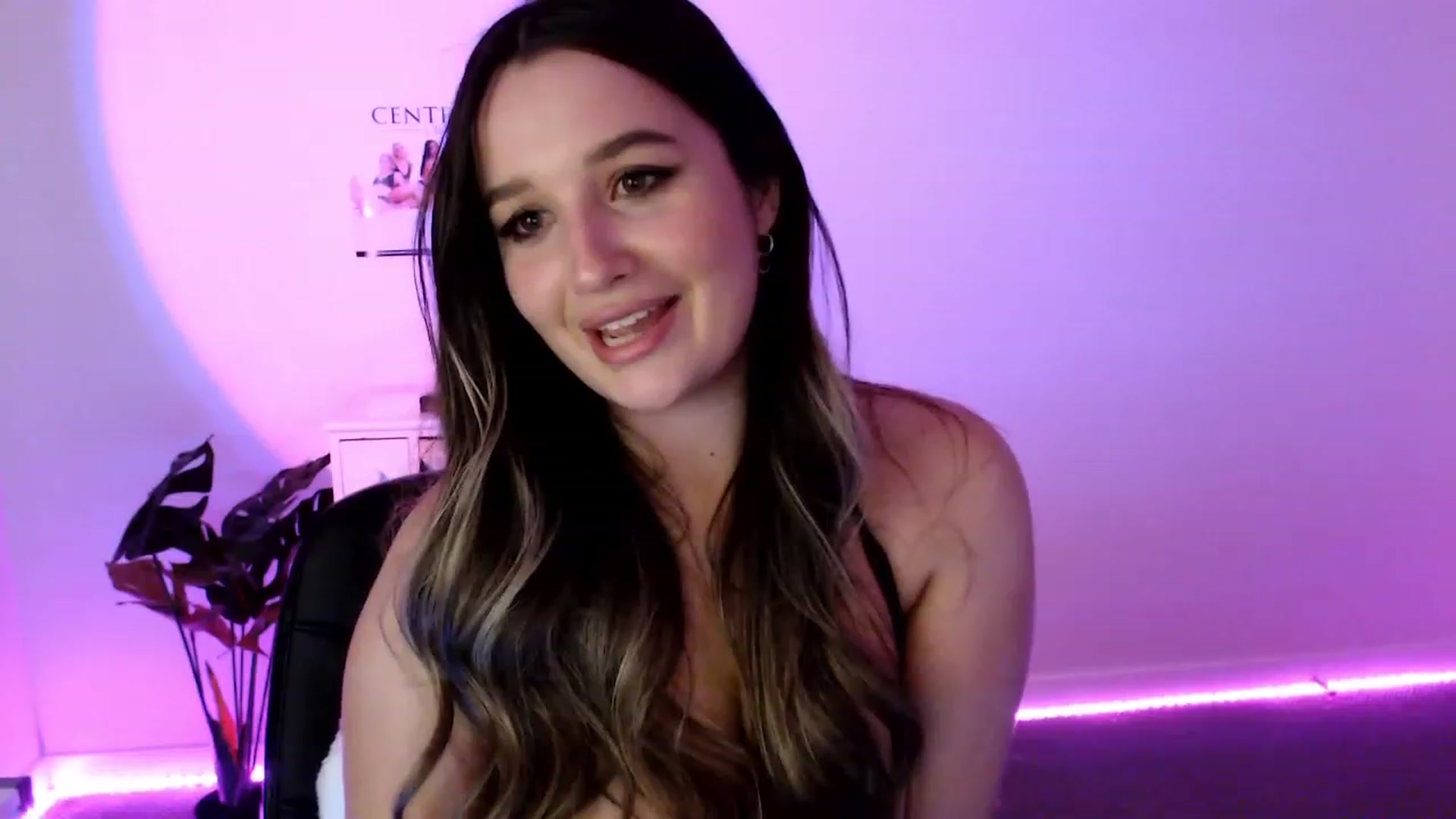Gallery image thumbnail from StonksRoom's myfreecams stream on, 08/25/2023, 12:02 image 4 of 20