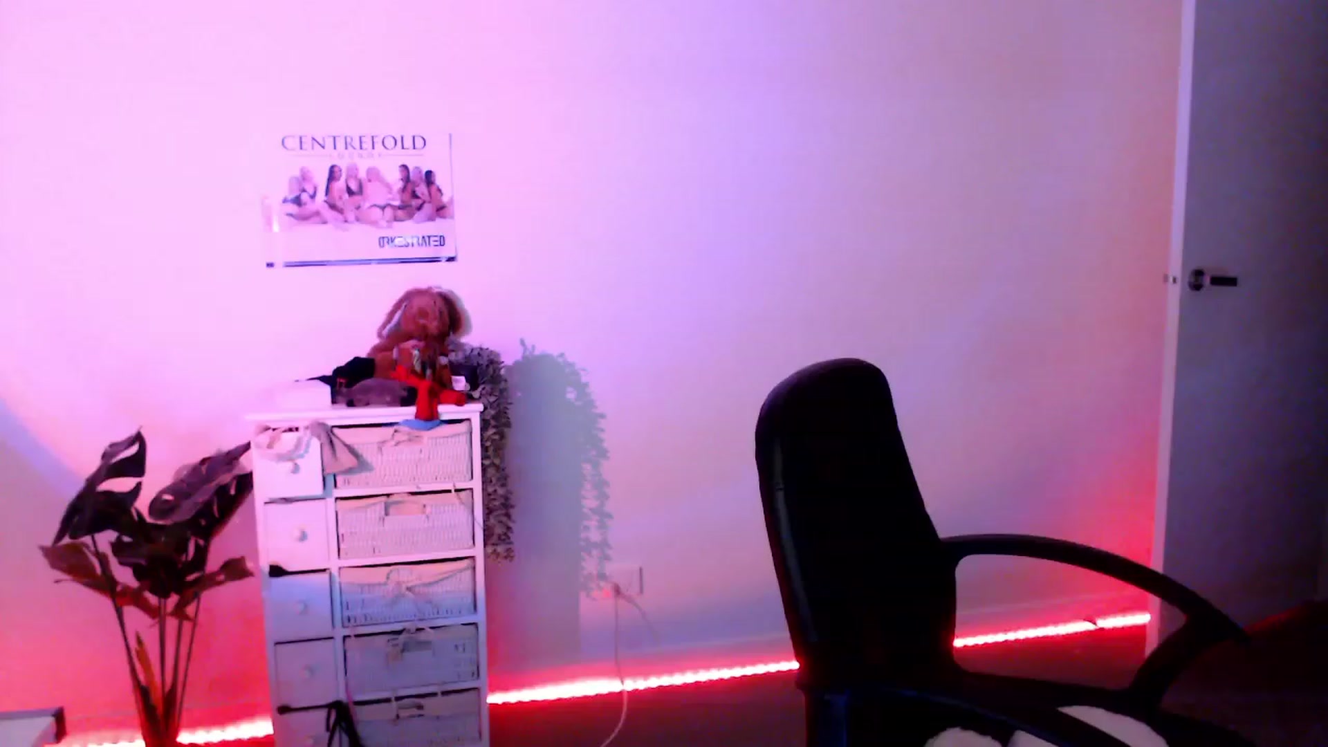 Gallery image thumbnail from StonksRoom's myfreecams stream on, 09/08/2023, 09:33 image 15 of 20