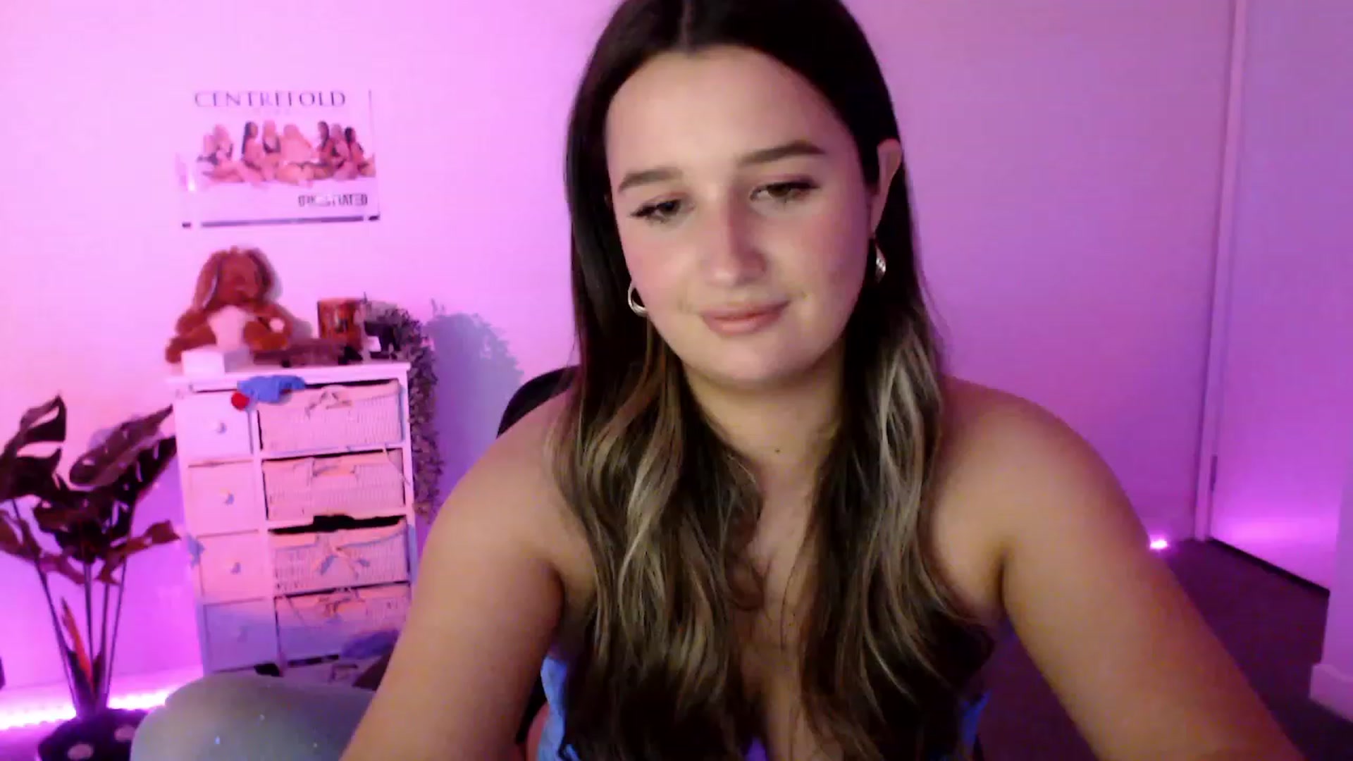 Gallery image thumbnail from StonksRoom's myfreecams stream on, 09/09/2023, 09:29 image 19 of 20