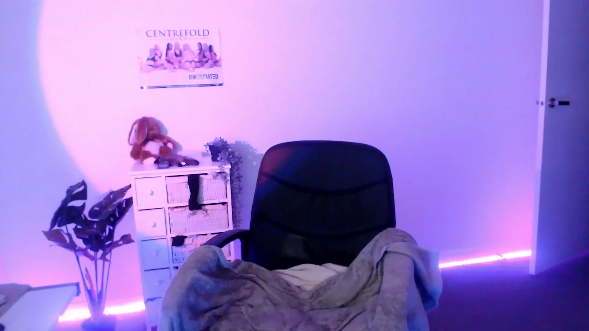 Gallery image thumbnail from StonksRoom's myfreecams stream on, 09/30/2023, 13:43 image 8 of 20