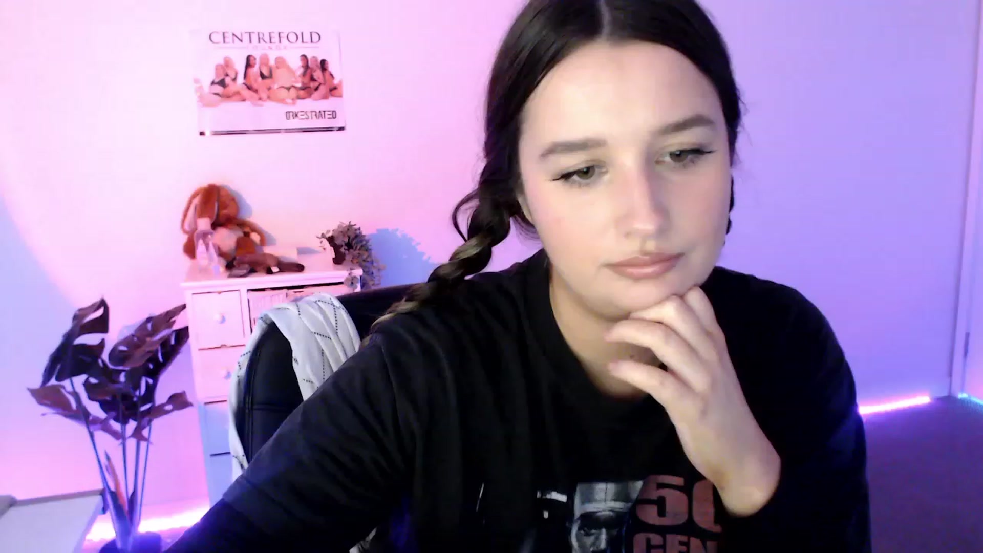 Gallery image thumbnail from StonksRoom's myfreecams stream on, 10/06/2023, 07:16 image 7 of 20