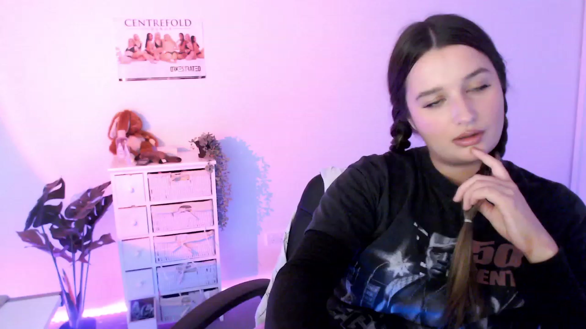 Gallery image thumbnail from StonksRoom's myfreecams stream on, 10/06/2023, 07:16 image 3 of 20